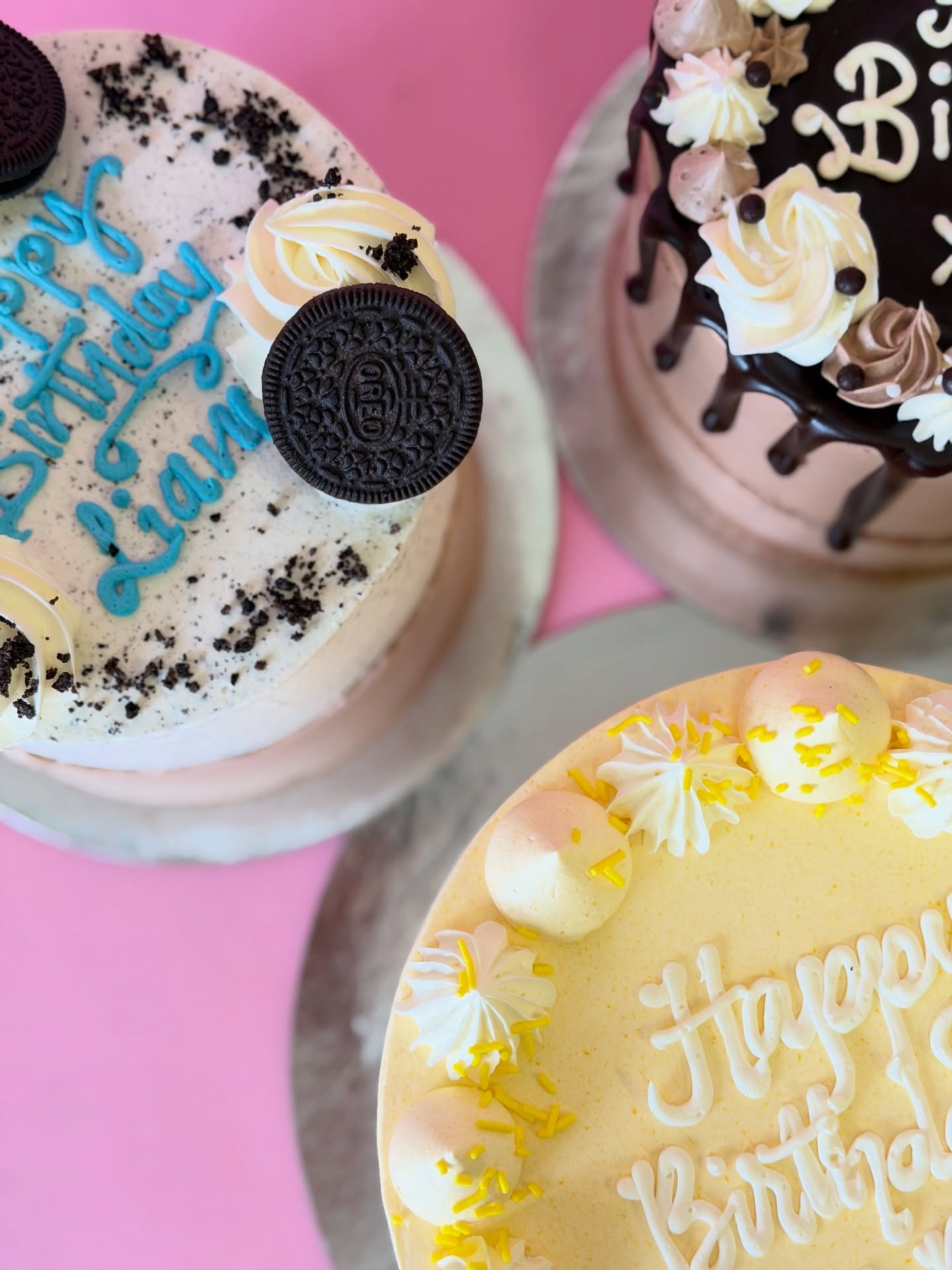 Simple, sweet cakes for the biggest celebrations 🎂✨
Pre-order yours now on our website (link in bio) 💛
#EverydayCakes #ButtercreamCakes #BirthdayCakes #MadeToOrder #MangoliciousCake #CookiesNDreamCake #MarbelousSwirlCake #MississaugaBakery #SaugaEats #GTAEats #BirthdayCakes #CustomCakes #CakeAesthetic #NutFreeBakery #SupportLocalGTA