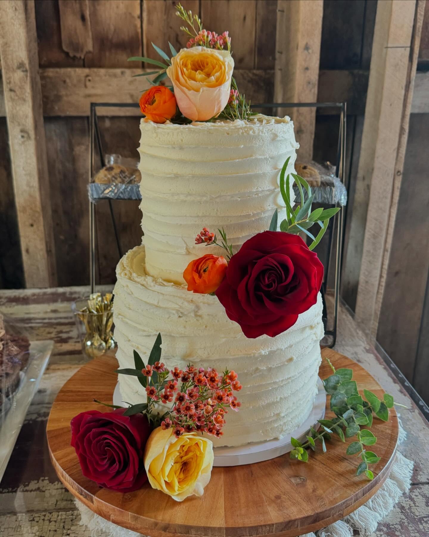 Life is better with cake 🍰
#weddingcake #wedding #vanillacake #lifeissweet