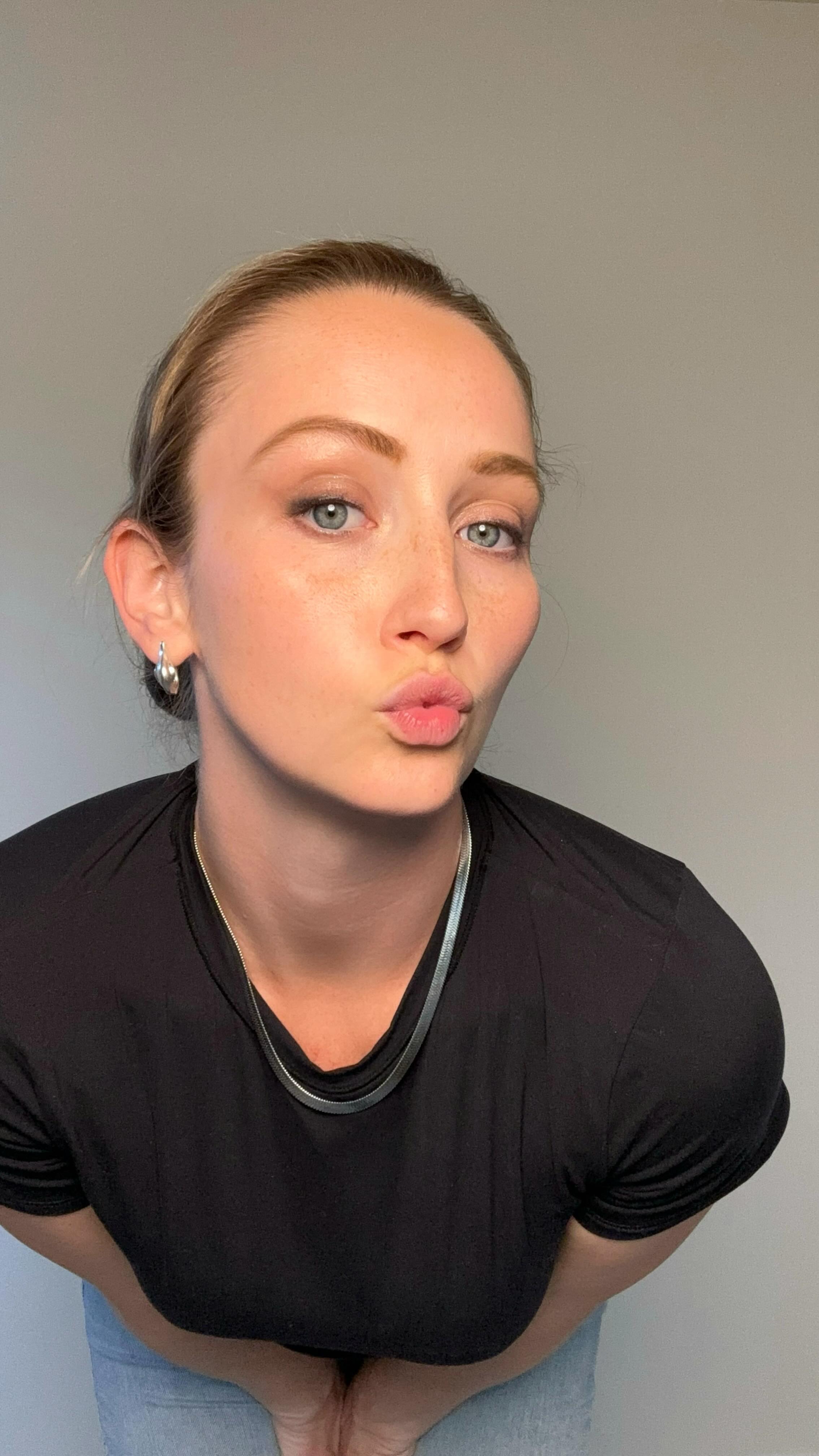 Steal my framework for how I rate beauty products for sustainability 👇
1 - Sustainable packaging = minimal packaging with compostable or recyclable materials like paper, cardboard, aluminum. If there is plastic ideally it’s recycled + the company partners with a recycler like @pact_collective
2 - Natural and/or biodegradable ingredients. *bonus* points if the company also has a transparent supply chain and organic or regenerative ingredients.
3 - Multi use products that do more with less. You don’t need a 10 step routine when you have a few really good ones.
4- Is this necessary and does it work? IMO the most unsustainable product is the one collecting dust on your shelf because it doesn’t get results or is a pain to use.
What are some of your favorite sustainable beauty brands or products?