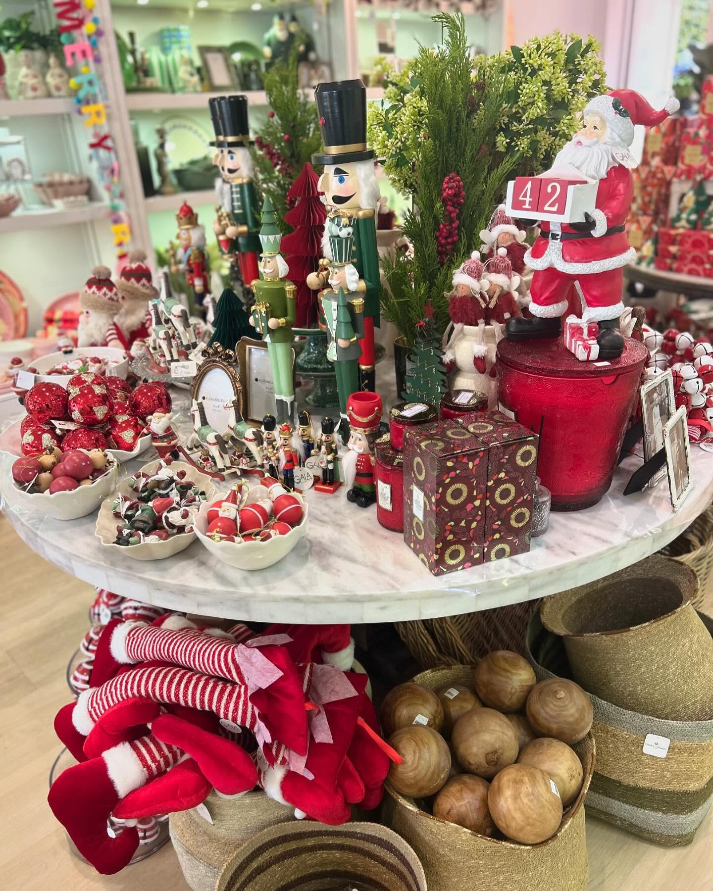 Come for a Christmas shop and stay for a coffee or lunch ✨