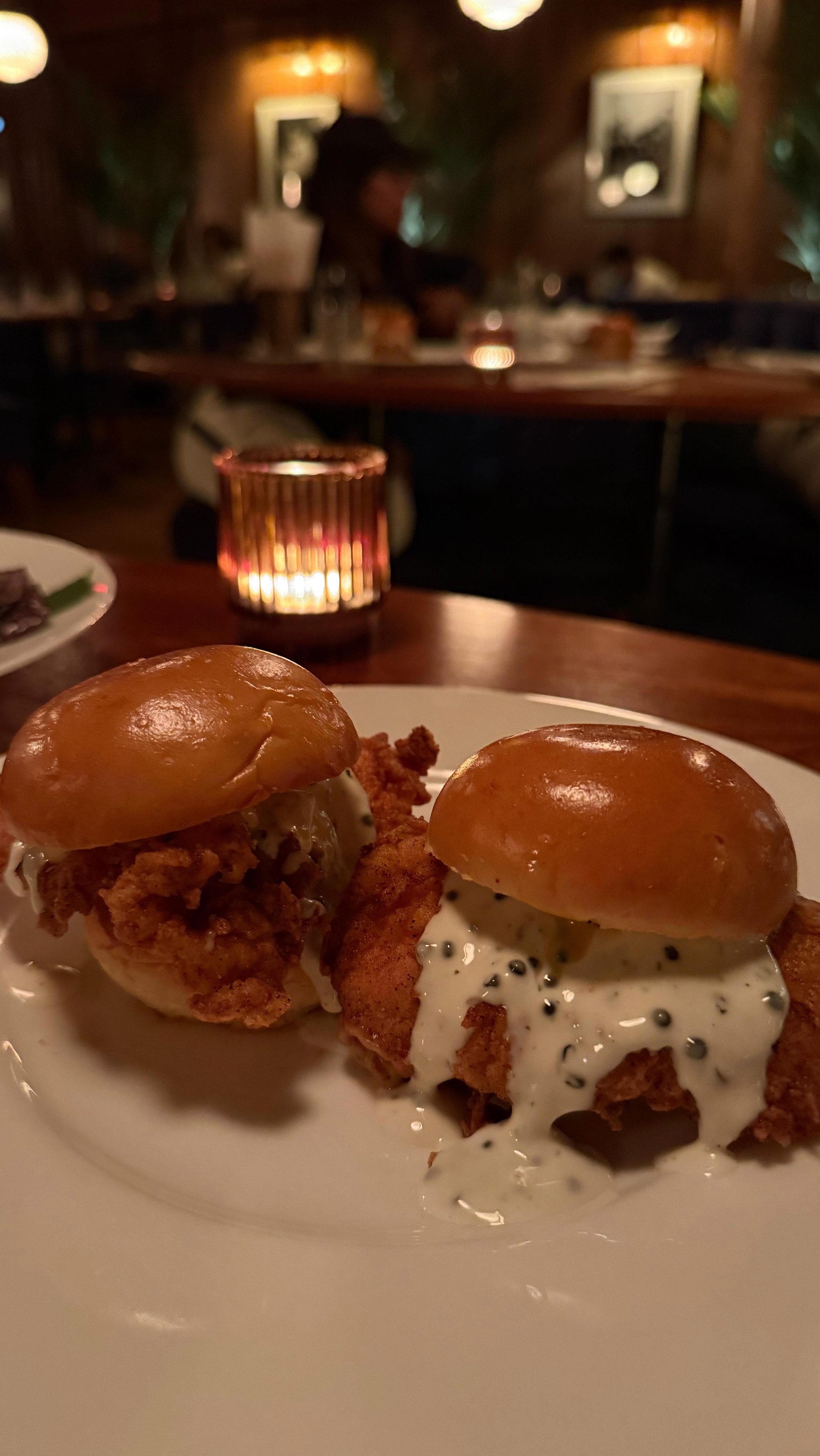 Loved this spot on the LA Times 101 Best Restaurants list 🍲
Number 80 — Somerville in Oak Park-Windsor Hills 🤩 Good food, live music, stellar vibes, and amazing company 🚗 Parking Situation: Valet 🙌🏼