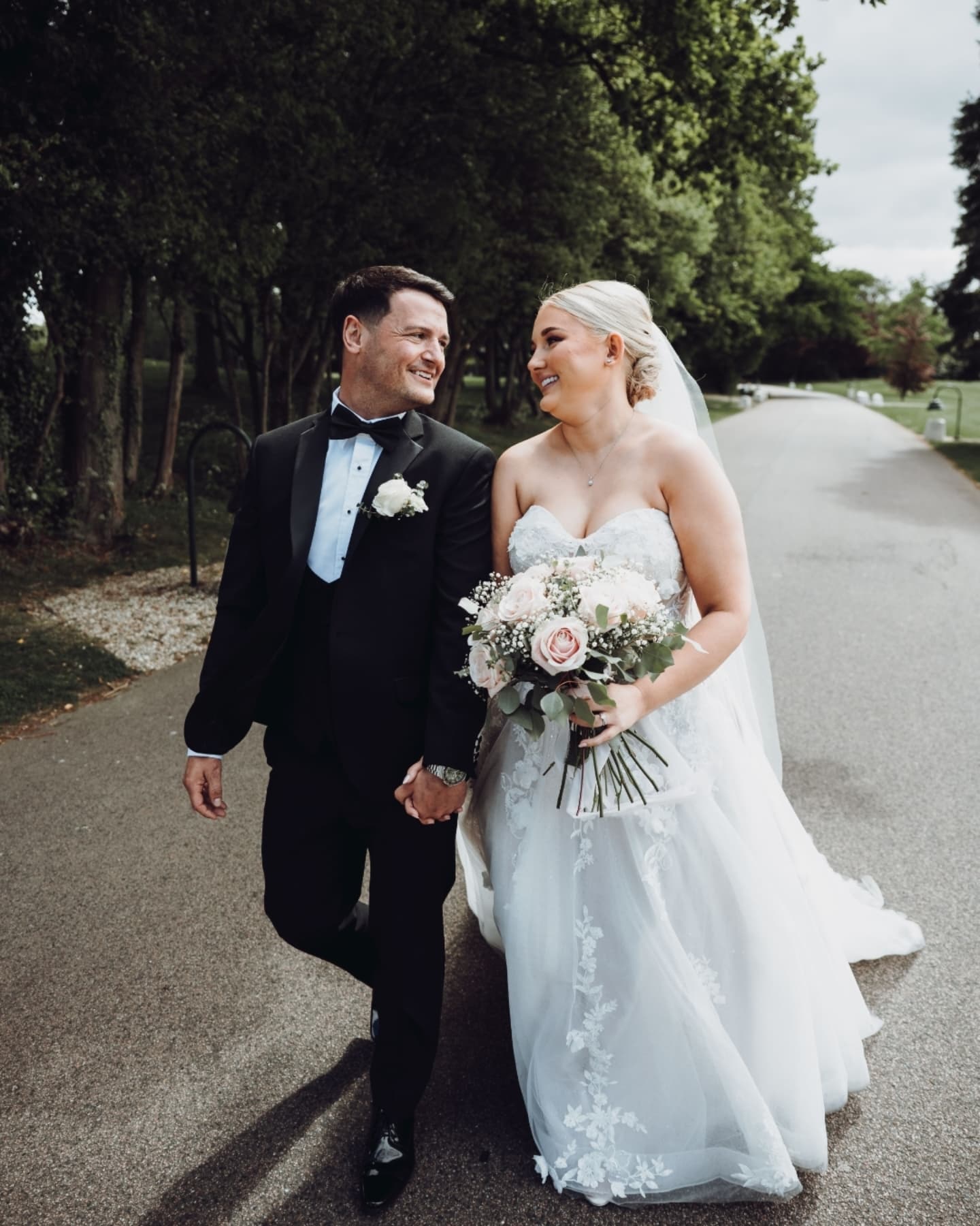Beautiful wedding we was part of at stockbrook manor.
#wedding2025 #indieweddingphotographer #destinationweddingphotographer #weddingphotographer #fineartwedding #instawedding #elopementwedding #weddinginspo
#junebugweddings #dreamcatcherweddingsuk #bride #groom #stoxkbrookmanor #theknot #hitched #vscowedding