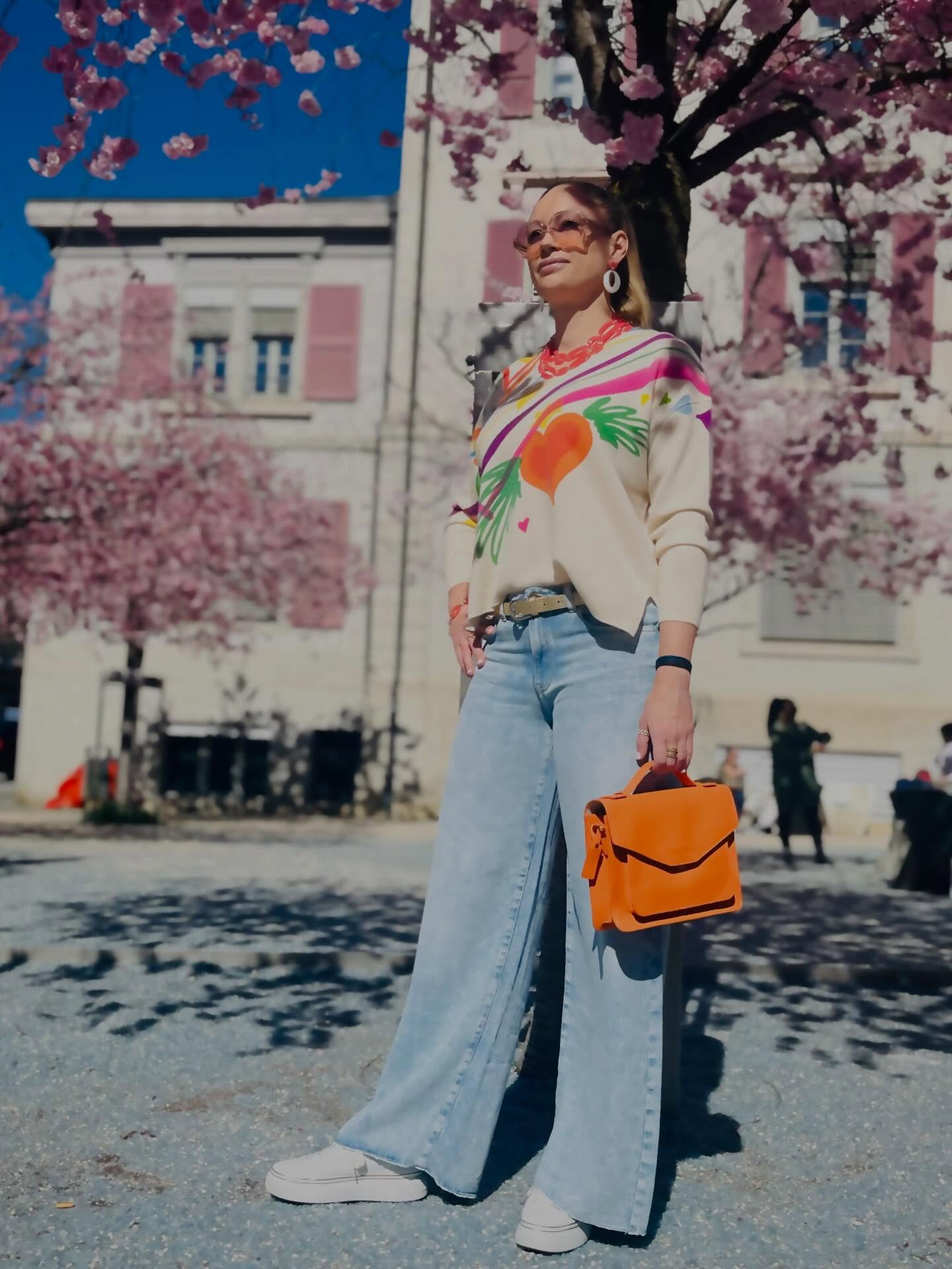 💞 @alexmove_alexandra_expert 💕 porte un pull @esthemecachemire un Jean’s @denimstudioparis et un sac @paulmarius_officiel
#sion #shoping #valais #boutique #newcollection