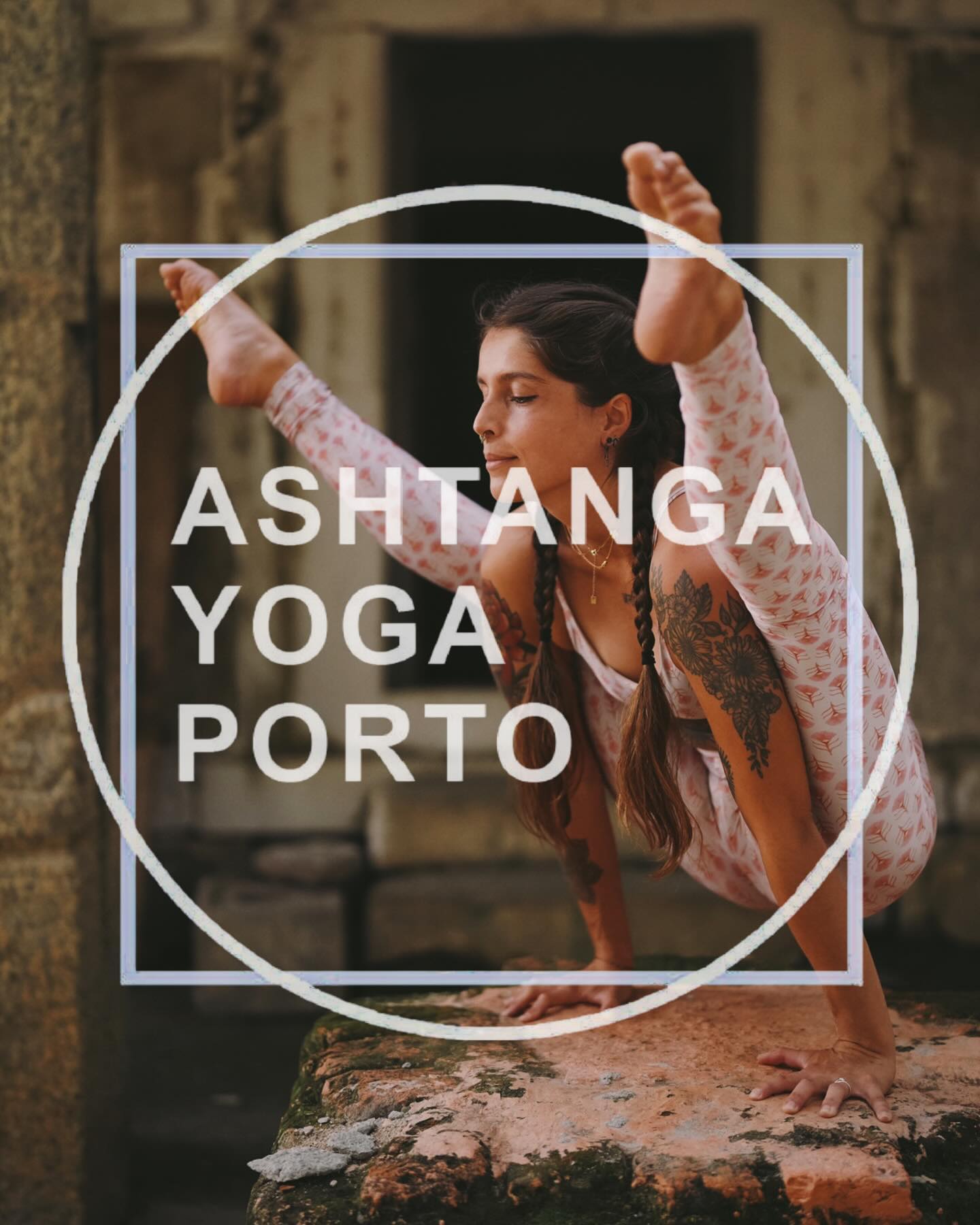 - Hoje marca o dia de uma nova etapa do Ashtanga Yoga Porto ✨
Muitos de vocês já me conhecem, como aluna e assistente do AYP, agora como professora regular e diretora deste projeto, tenho o objetivo de vos transmitir o amor e dedicação que tenho por esta prática, para que possamos juntos manter a energia do shala e assim nos nutrirmos neste maravilhoso caminho de autoconhecimento.
…Foi por volta de 2019, que, de uma forma sem pensar comecei a praticar de forma autodidata o método Ashtanga Yoga, e foi aí que percebi para onde queria orientar o meu caminho, onde me sentia livre.
O ashtanga yoga mudou a forma de como eu olho para a vida, trouxe-me disciplina, e com a prática diária uma conexão maior comigo mesma e com tudo à minha volta.
Sou praticante regular do método tradicional de Ashtanga Vinyasa Yoga há mais de 4 anos.
Em 2023 viajei à Índia, para estudar em Mysore e praticar sob o olhar atento de R. Sharath Jois. Planeio continuar essa jornada para poder continuar a aprender, e assim fazer a transmissão correta do método.
- Hoje, dia de Lua Cheia 🌕, é celebrado Guru Purnima. É um momento para expressar um profundo respeito e gratidão aos Gurus, que actuam como luzes orientadoras e transmissores de conhecimentos.
- Com carinho, respeito e humildade pelos fundadores do AYP, @sergiosgramos e @vanessacjose , abraço este projecto, onde pretendo honrar o trabalho e transmitir o que me foi passado nestes últimos anos. 🙏🏻✨
#ashtangacommunity #yogacommunity #yoga #ashtangayoga #ashtangayogaporto #mysorepractice #yogaporto #gurupurnima