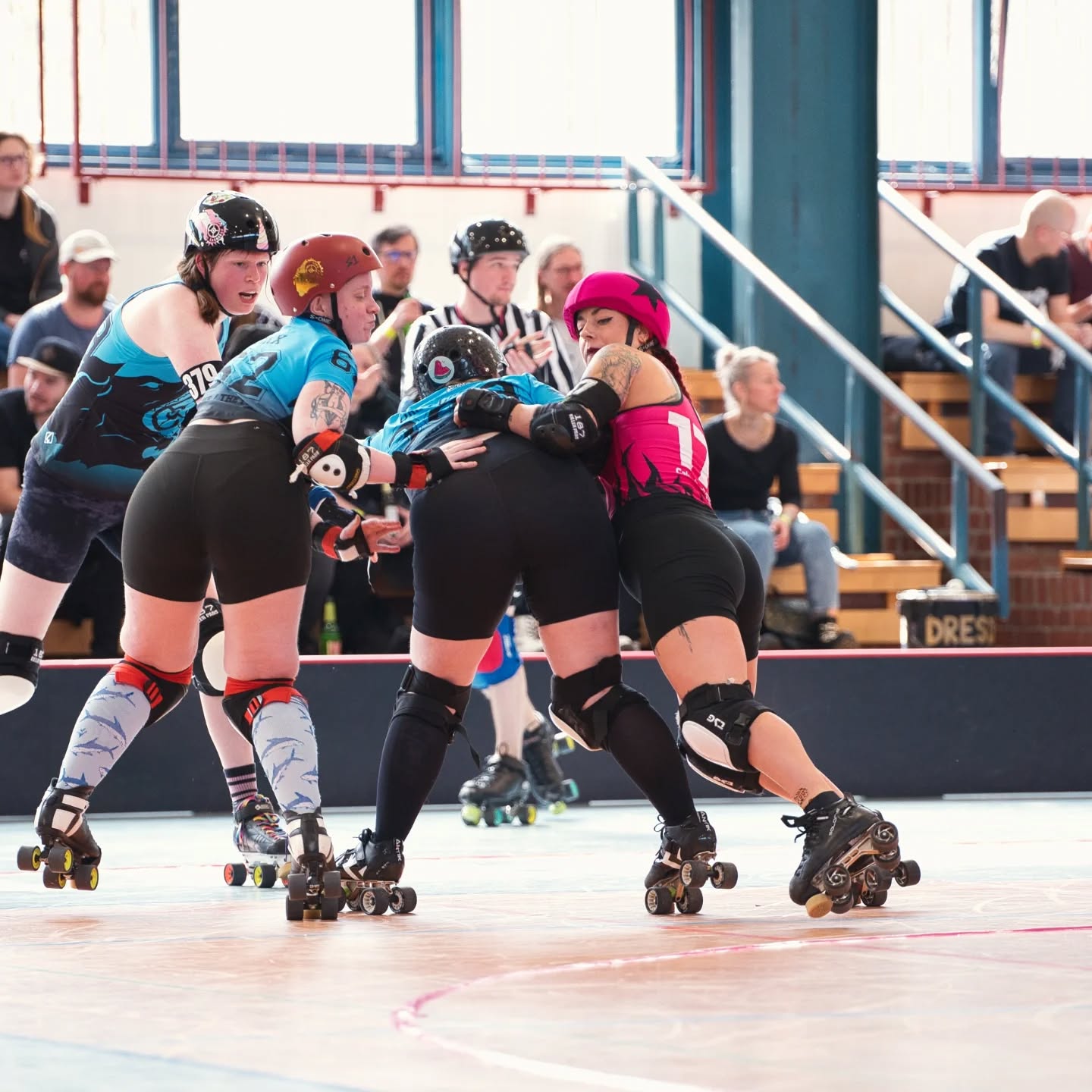 Reliving our last game with @rollerderbyiceland from the end of March 🔥
It was an incredible ride! Thank you for the game!
📸 Now we’re bringing it all back with this batch of amazing photos by @roller_lens
#hardbreakersprague #praguerollerderby #czechrollerderby