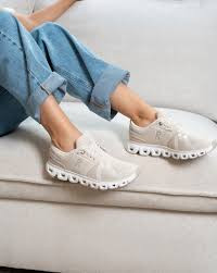 The new neutral👟
Cloud 6 Pearl White.
.
.
.
#Cloud6 #WomenTrainers #Everyday #CasualShoes #InMotiongGib
