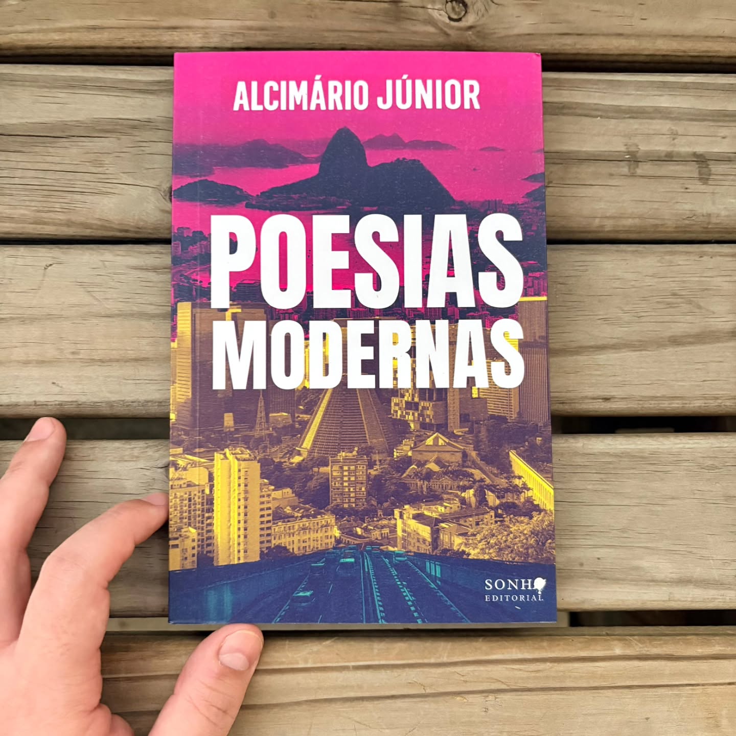 Os sonhos que se tornaram realidade em março na Sonho Editorial:
Poesias Modernas, do @alcimariojunior
Pequena Passagem com Grandes Marcas, organizado pela @ribeiroboian
A Inclusão que Funciona, do @luc.psico
A Caminho do Sonho, da @ribeiroboian
Acreditamos em projetos editorais que valorizem o texto e o Sonho do autor: sempre a melhor qualidade possível, com acabamento premium e capa interna!
Você pode adquirir um desses sonhos impressos na nossa livraria online em sonhoeditorial.com.br.