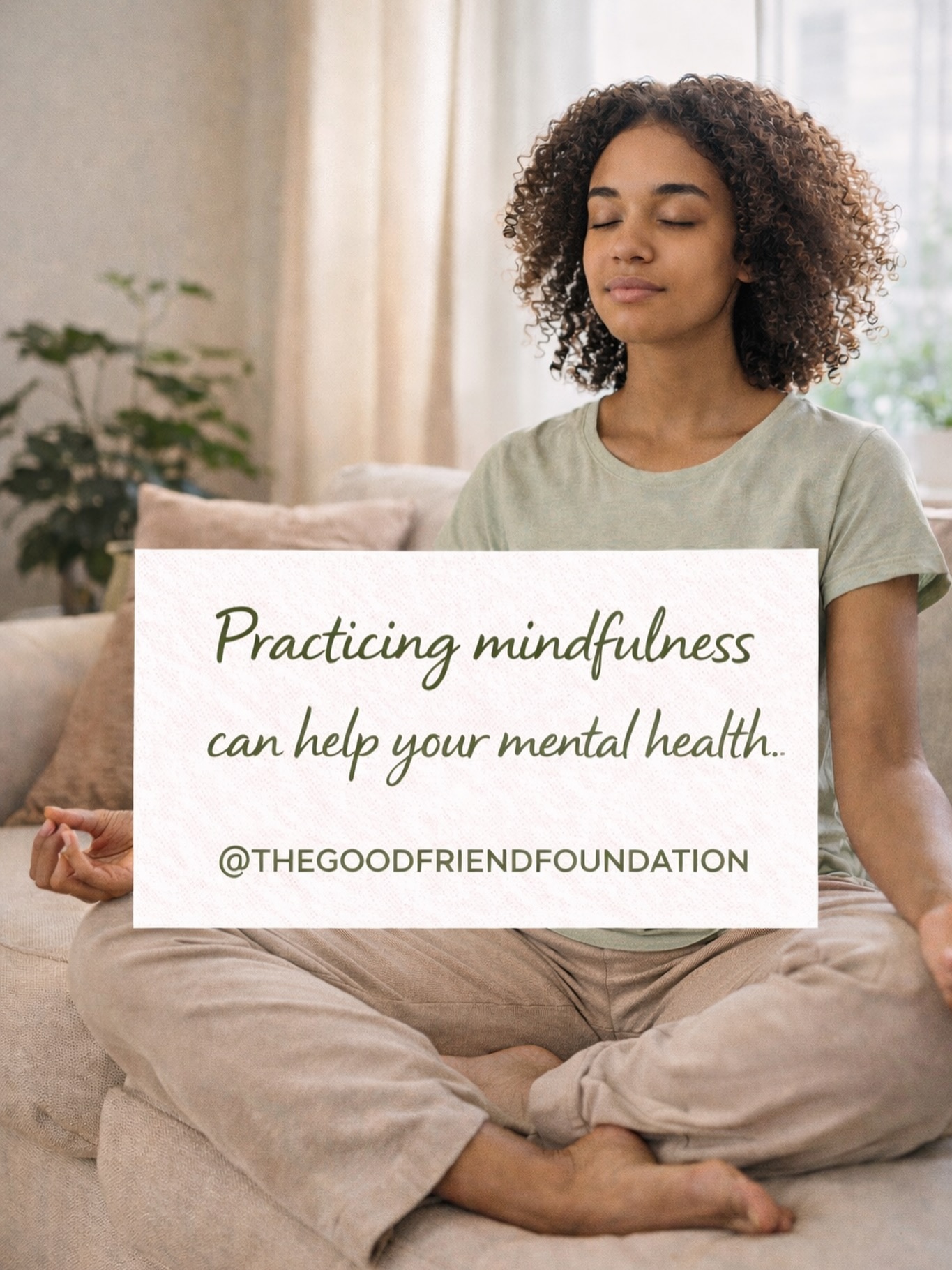 Practicing mindfulness can help your mental health.
Practicar la atención plena puede ayudar a tu salud mental.
