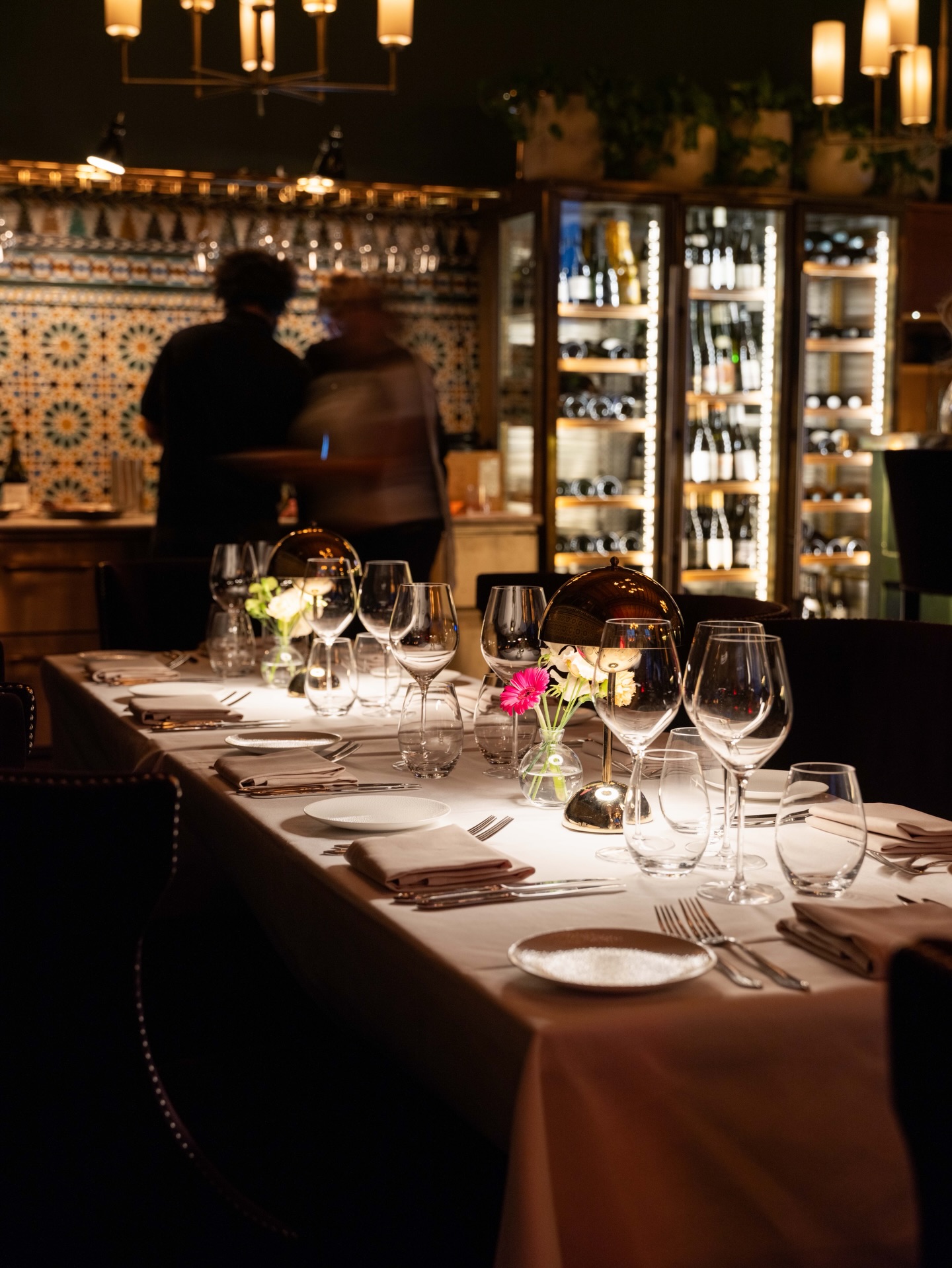 A look back at our recent Villa Pauli Dinner Party, centred around exceptional beef.
Together with meat sommelier Hampus Dahlström, the evening explored craftsmanship, flavour and shared moments around the table.