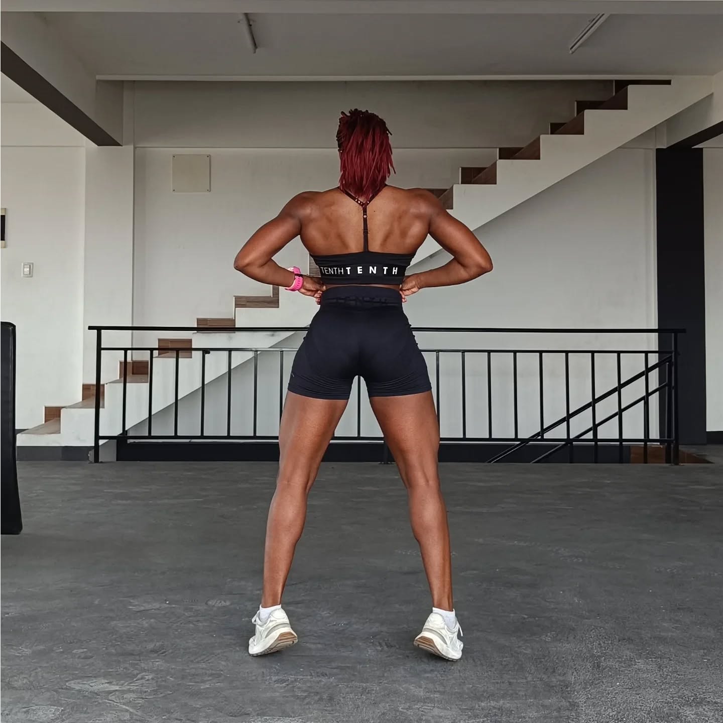 Este es el físico que logré en mi debut en el culturismo. Orgullosa no… lo siguiente. Cada detalle es fruto de disciplina, constancia y mucho trabajo.
He construido una base sólida para entender cómo responde mi cuerpo y hasta dónde puedo llegar… y sé que esto es solo el principio.
Ahora toca superarlo, conseguir más experiencia en preparación y escenario.
Estoy en tus manos, Pablo Paravicini… sorpréndeme. 💫🔥