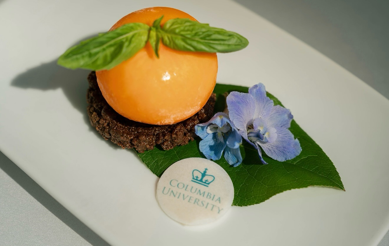 Obsessed with this one 🍊✨
Flavors of Florida brought to life for Columbia University at Flagler Museum. A custom corporate lunch with branded details and our signature orange cheesecake (yes, it’s dessert). 🍊🍊🍊
Your brand, your vision… beautifully customized.
Planner: @stunningandbrilliantevents @jacquebasile131
Photo: @caponeandco
Rentals: @atlaseventrental
Florist: @dalsimeratlas