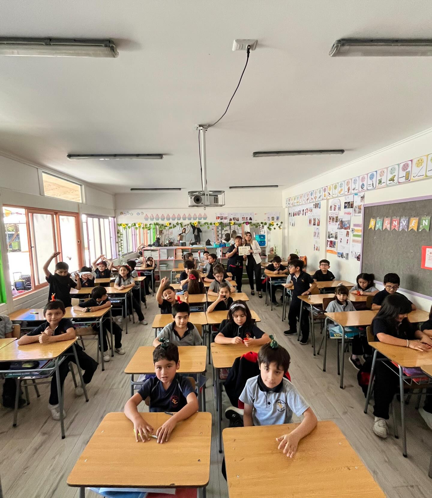 Con alegría y orgullo queremos reconocer a los cursos que demostraron compromiso, responsabilidad y constancia, logrando una excelente asistencia durante este el mes de Marzo.
Ciclo inicial: 2B
Segundo ciclo: 6B
Tercer ciclo: 7A
Recordamos a nuestra querida comunidad que la asistencia diaria es fundamental para el aprendizaje y el desarrollo integral de los estudiantes. Cada día en el colegio es una oportunidad para avanzar, compartir, crecer y fortalecer hábitos que serán clave para el futuro de nuestros alumnos.