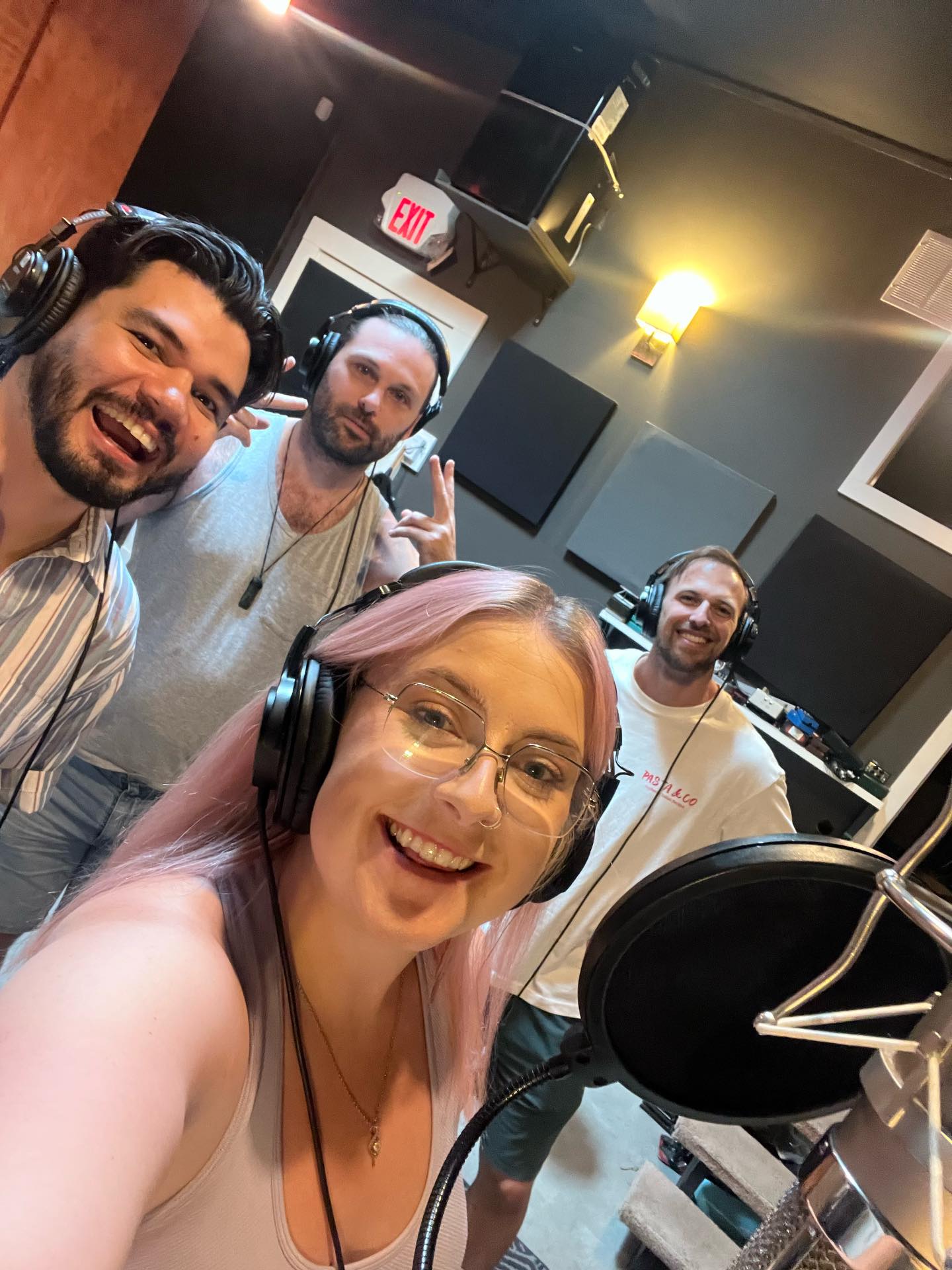 Absolutely buzzing that our latest single “Brain Candy” has smashed 15,000 organic streams!🍬 we appreciate y’all😭🥰
To celebrate we’ve got some exciting announcements coming next week👀
#mattymillerandthebargeboys #livemusicvancouver #independentartists #braincandy