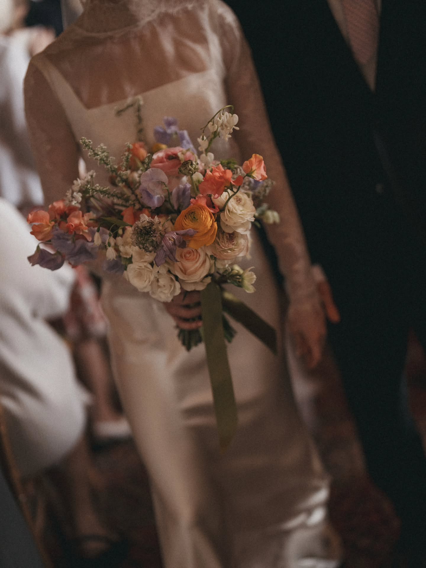 On this beautiful morning.. a little look at this stunning images by @joy_by_ash @stgileshouseweddings for J & J..
Beautiful HMU by @holliedanbyhairandmakeup and the most incredible cake by @caked.patisserie .. catering by @victoriablashfordsnell
Joyous day.. delightful couple.. perfect spring flowers..