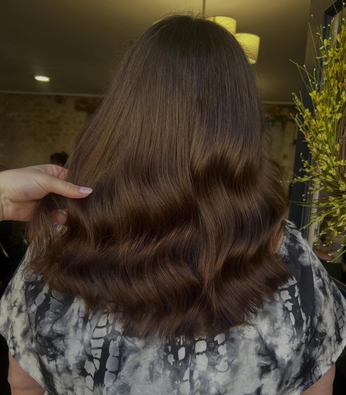 ✨ Fresh Cut & Finish ✨
Sometimes the biggest difference comes from the simplest changes. Today’s service was a clean cut and finish focused on removing tired ends and restoring the hair back to a healthy, poli
Finished with soft waves to enhance the natural shine and movement, showing off how healthy the hair looks after a fresh cut. Proof that sometimes all you need is a good tidy up and professional finish to completely refresh your hair.
Healthy ends, natural shine and a timeless one-length shape 🤎
Created by eliza