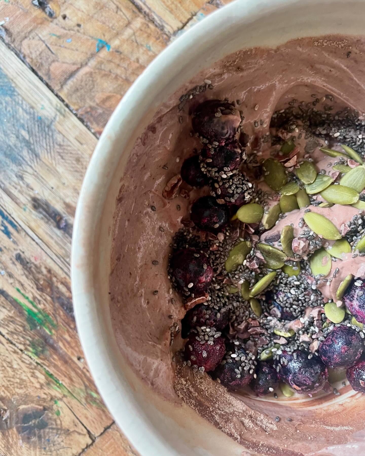 Chia seeds - originates from the ancient Mayan word ‘strength’ 💪
- Great source of tryptophan
- High in omega 3 (higher than flaxseeds)
- Rich in protein (containing approx 19%)
- Rich in fibre
- Excellent source of minerals including calcium & magnesium
- High in antioxidants
Easy to include in your food ✨
- Add your smoothies
- Granola
- Soups
- Salads
- On their
*** delicious with raw cacao, berries & yoghurt - make a chia pudding
Here I’m eating organic soy yogurt mixed with cacao, cinnamon, protein, chia seeds & berries
The ancient Aztecs help chia seeds in such high regard that they were used as legal tender. Conquered nations would pay tribute to the Aztec Empire with chia seeds!
Research indicates that chia seed consumption can help decrease body weight, and improve various health markers like blood glucose, triglycerides, and cholesterol levels!
Happy Saturday all 💚✨
#chia #chiaseedpudding #seeds #nutritiontips #bristol #bristol_lens #bristollife #breakfast #protein #ingredientes
