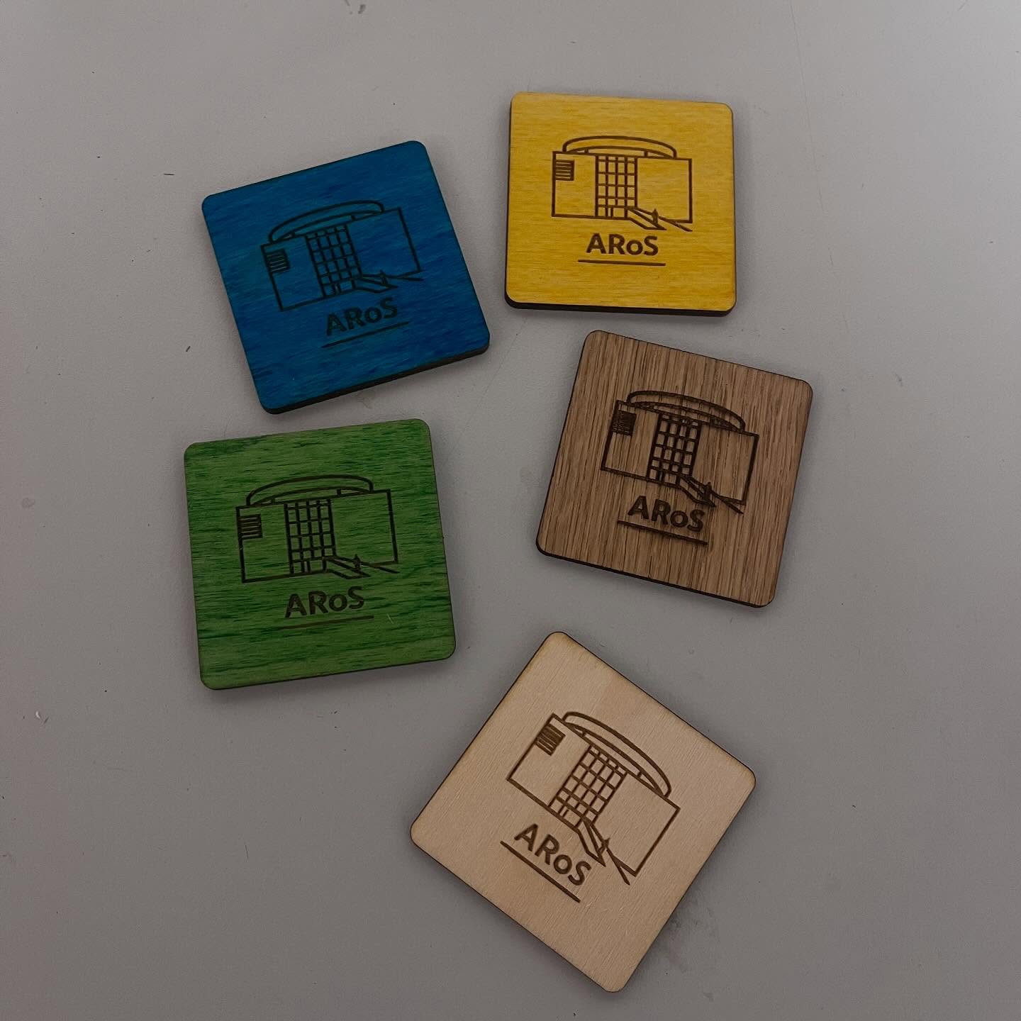 Har lavet prototyper til @bornenesaarhus i dag, som endte ud i et lækkert vendespil med fokus på Aarhus’ mange fede attraktioner.
Jeg synes det er en super god og anderledes måde, at reklamere for alt det spændende, der foregår i vores by 👏
Det er altid givende med nye samarbejdsmuligheder, hvor idéerne får lov at flyde frit💫
Jeg nyder, at fortælle om alt det fantastiske man kan skabe med teknologier👏
Hvis du er nysgerrig på mine processer, er du hjertelig velkommen til at følge med på min nye kursus/workshop profil @kreativ_med_teknologier
Her kan man få inspiration, tips, idéer eller booke en workshop eller et kursus.
Jeg fortæller mere om tankerne bag på min nye hjemmeside www.gallerifisker.com, så den kan du også gå på opdagelse i💫
@bornenesaarhus @gallerifisker #aarhus #minby #samarbejde #netværk #inspiration #brainstorm #prototyper