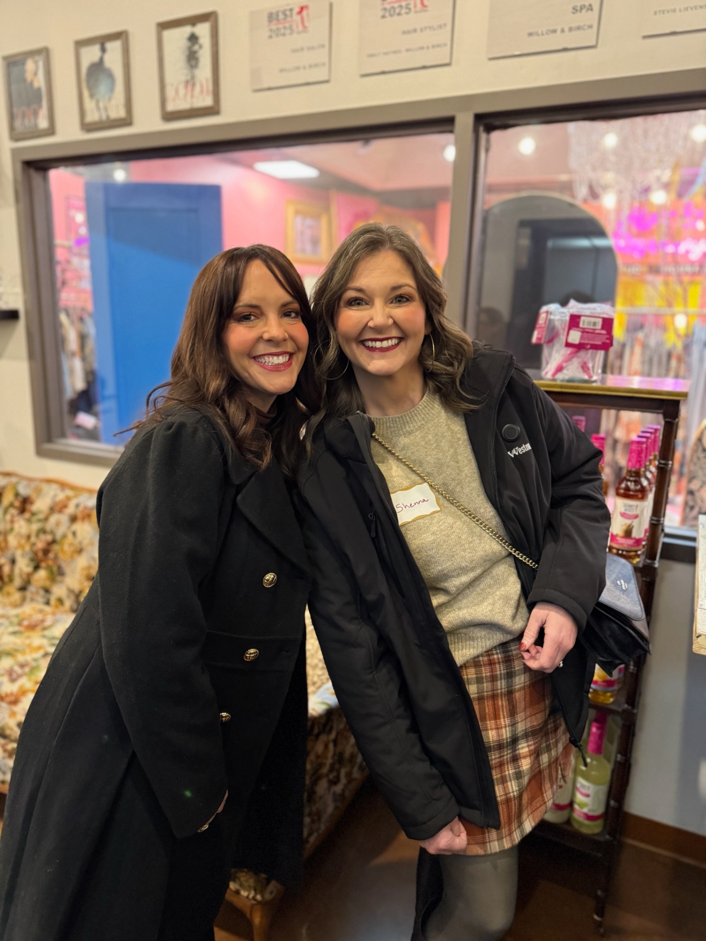 Some friendships just stick 🤍
Erin and Shenna met in beauty school over 22 years ago…
and they’re still side by side doing what they love 🙌
From learning behind the chair…
to growing, evolving, and building a life in this industry…
It’s more than just hair ✨
It’s the people, the memories, and the journey along the way 🤍
Moments like this are what make our salon feel like home ✨
#PinUpCurls #SalonLife #FortWayneSalon #BeautyIndustry #SalonHome