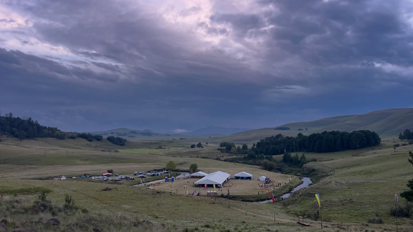 The last couple of days I spent at a special place. 4 days of music festival with n nature’s theatre: ticket in a valley, the green hills of Southern Drakensberg in the background, surrounded by farms, streams and lakes. The music is playing while you soak in the sun or float in the river, a celebration of nature, music, freedom, people and life, somewhere between the morning fog and and the last sunshine rays of summer end. #splashyfen is such a special place, combining so many things I love: Each morning started with yoga. Every day I swam in the cold rivers. I slept in my tent and allowed the music to get under my skin.