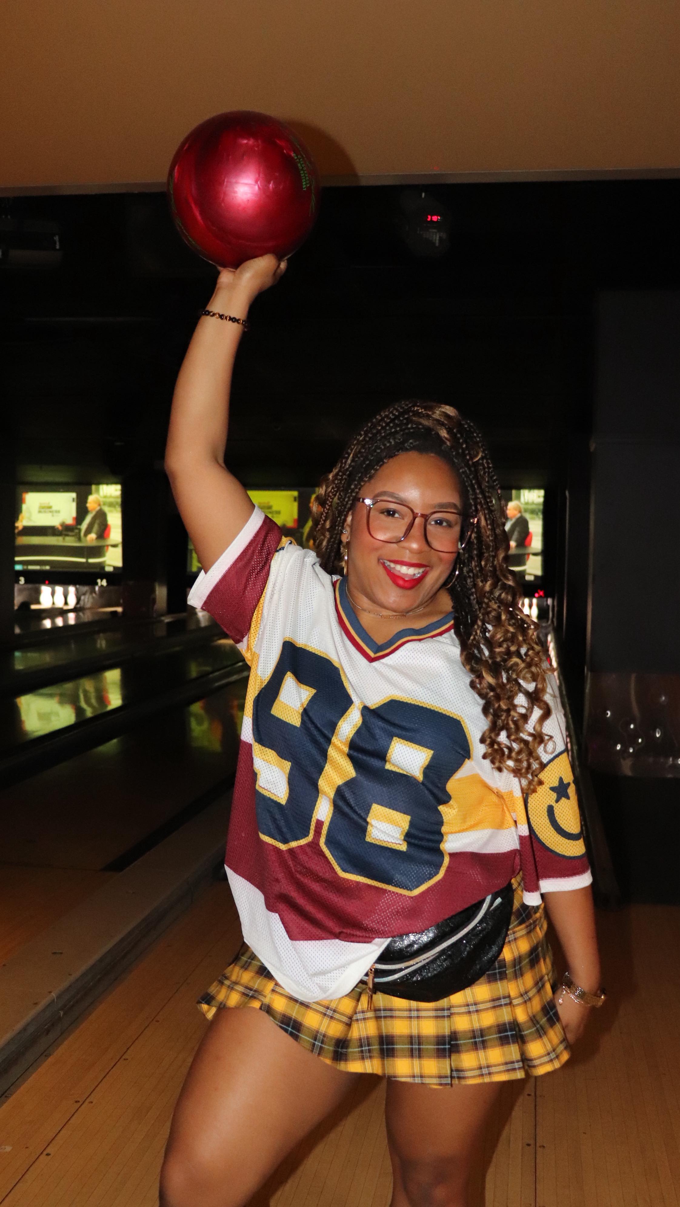 How did I do today ? ✨
Felt cute, so why not 🤭
Outfit Details:
Sweater: Thrifted @ltrainvintage
Skirt: @lys_loveyourself
Boots: @identity_boutique
Stockings: @shapermint
#blackwomenootd #ootdfashion #outfitinspo #blackfashionista #styleootd