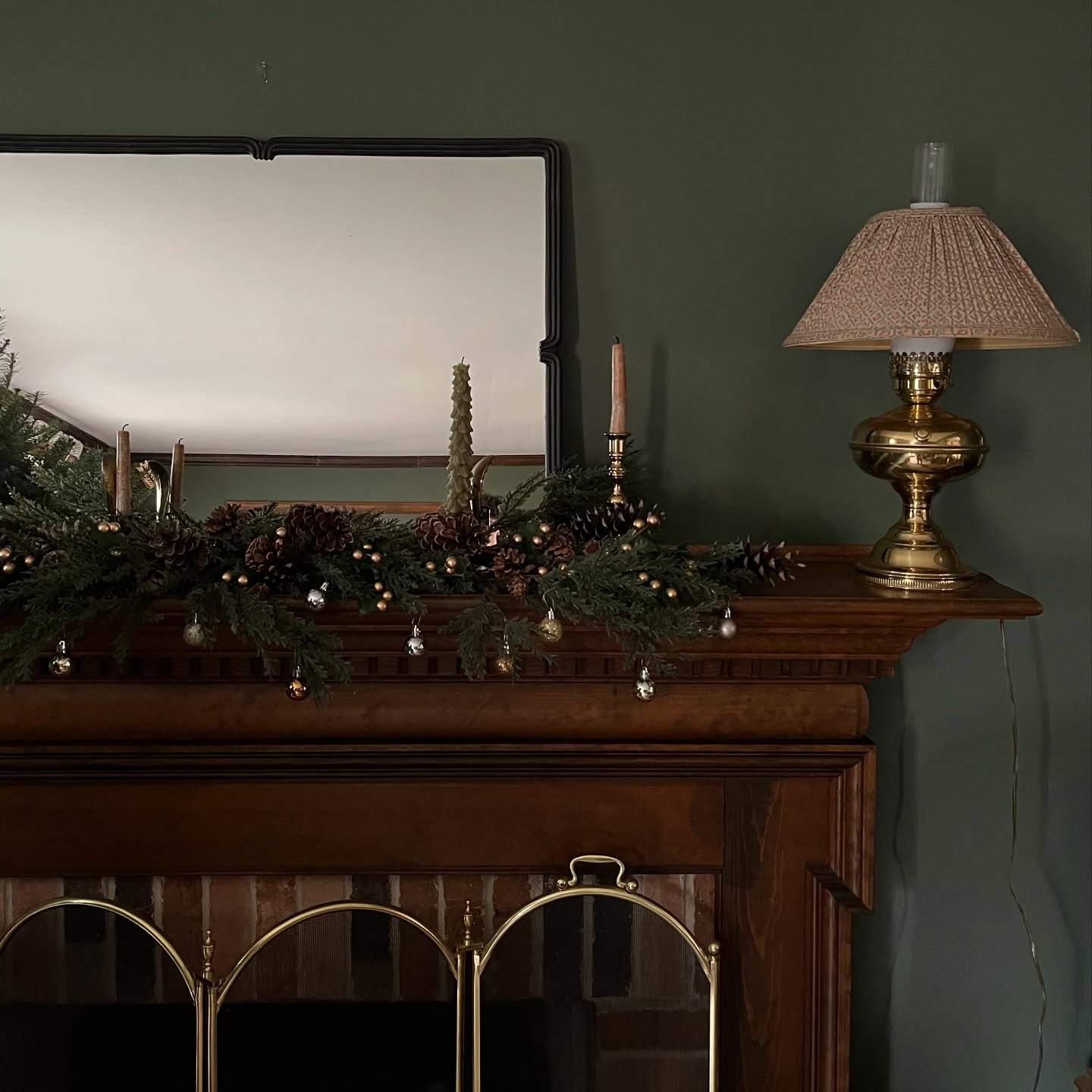 Tis the season. 🌟
*
*
*
#christmasdecor #holidaydecorations #cosmicdesignstudio #interiordesign