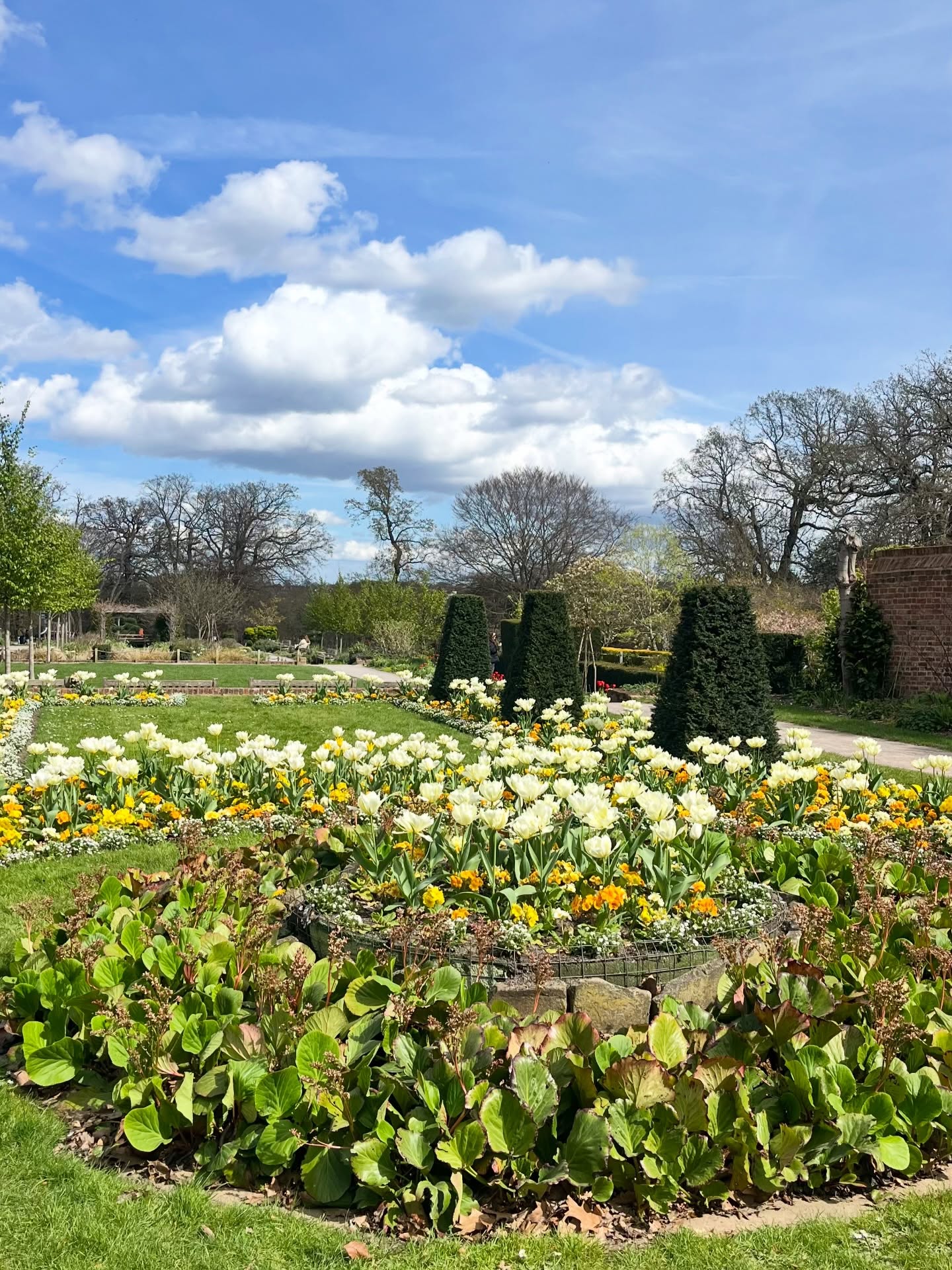 Easter Bank Holiday 🐣 A whirlwind 48 hours in London 🌸
🌷 I took myself off to Beckenham Place for a coffee and a walk in the sunshine whilst George and the boys played padel. There was a cute little pet shop where I bought Pickle a tiny little bouncy ball and some 'woofins' 🧁 It had beautiful gardens and a Manor House (which is a wedding venue!) amongst the grounds of a huge park. I rescued a caterpillar from going into the main road! 🐛
🍋 We had a delicious Greek bbq with the family. SO much food 🤤 and lots of games! Weirdly, I was really good at them for once 😂
🛍️ Popped into London to go shopping for wedding ceremony dresses and had an iced coffee and a burrito in sunny Soho Square
🚝 Now on our way home to Devon. Tomorrow I'm making ceramic flowers for some headpieces for a photoshoot at @pirzwell_barn in a couple of weeks.
✍️ I've got a ceremony rehearsal at @torreabbey this week and a planning meeting with one of my couples. Aside from that, I'll be back at my desk writing!
I hope you've all had a lovely Easter ☺️