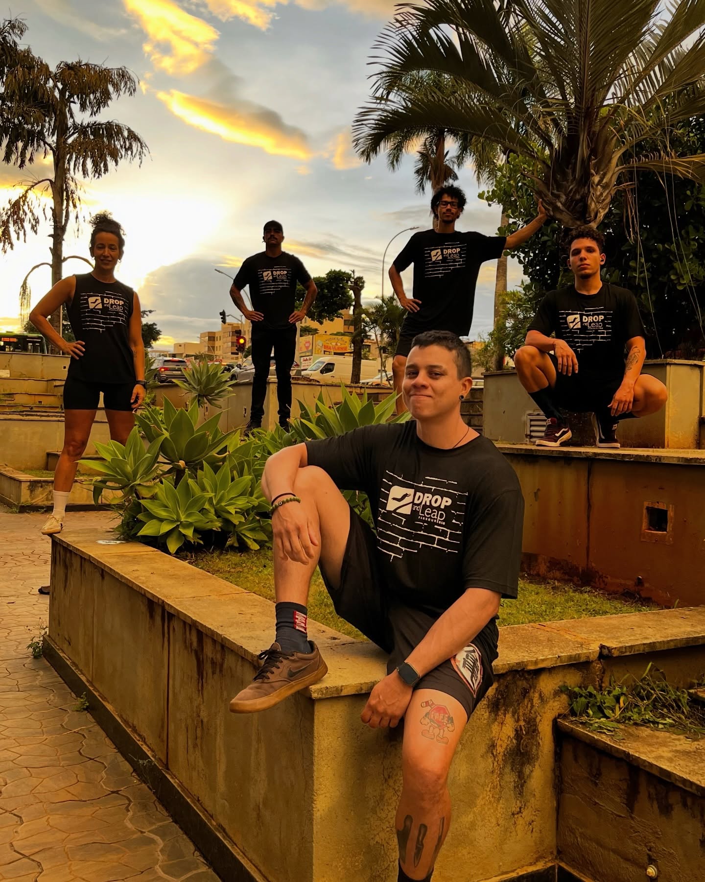 Já conhece nossa equipe de professores e instrutores!?
E tem mais gente chegando…
São muitas histórias diferenciadas unidas pela grande paixão ao parkour.
A @parkour_dropandleap está muito feliz por essa galera reunida
Detalhe: essas fotos tão pesaaaadas 🦾
@poliizz
gabriel_mirandapk
@danieln_pk
@ruan.mpk
@picollera