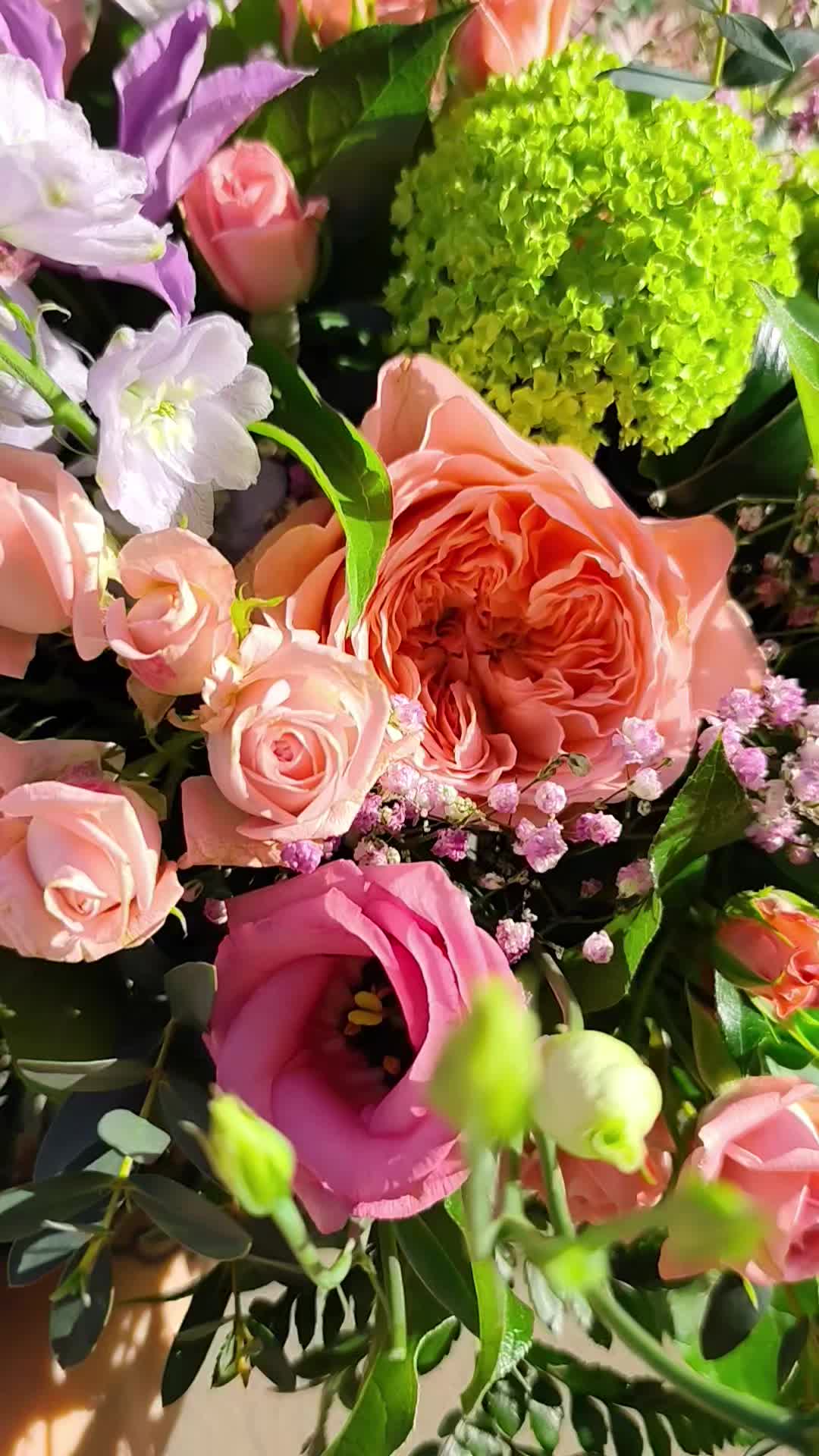 Petit bouquet façon 'bridgerton' de la journée 🫶
Bravo Océ 🌷
Nous avons fait le plein de fleurs, je suis au magasin jusqu'à 12h30 puis de 14 à 19h
Je me met à jour sur vos devis mariage aussi !
Un peu de retard sur la paperasse j'avoue 🫣
Allez, à tout de suite !!! 🩷
Mélanie