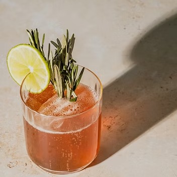 Zero-Proof als Premium-Umsatztreiber für Hospitality — warum alkoholfreie Angebote 2026 zur strategischen Profitquelle für Hotels und gehobene Gastronomiekonzepte werden. Praxisrelevante Insights für Konzept- und F&B-Verantwortliche:
Link in Bio oder hier https://wix.to/oQD9ICf
#hospitality #fandb #gastronomiekonzeption #noandlow #branding #drinks