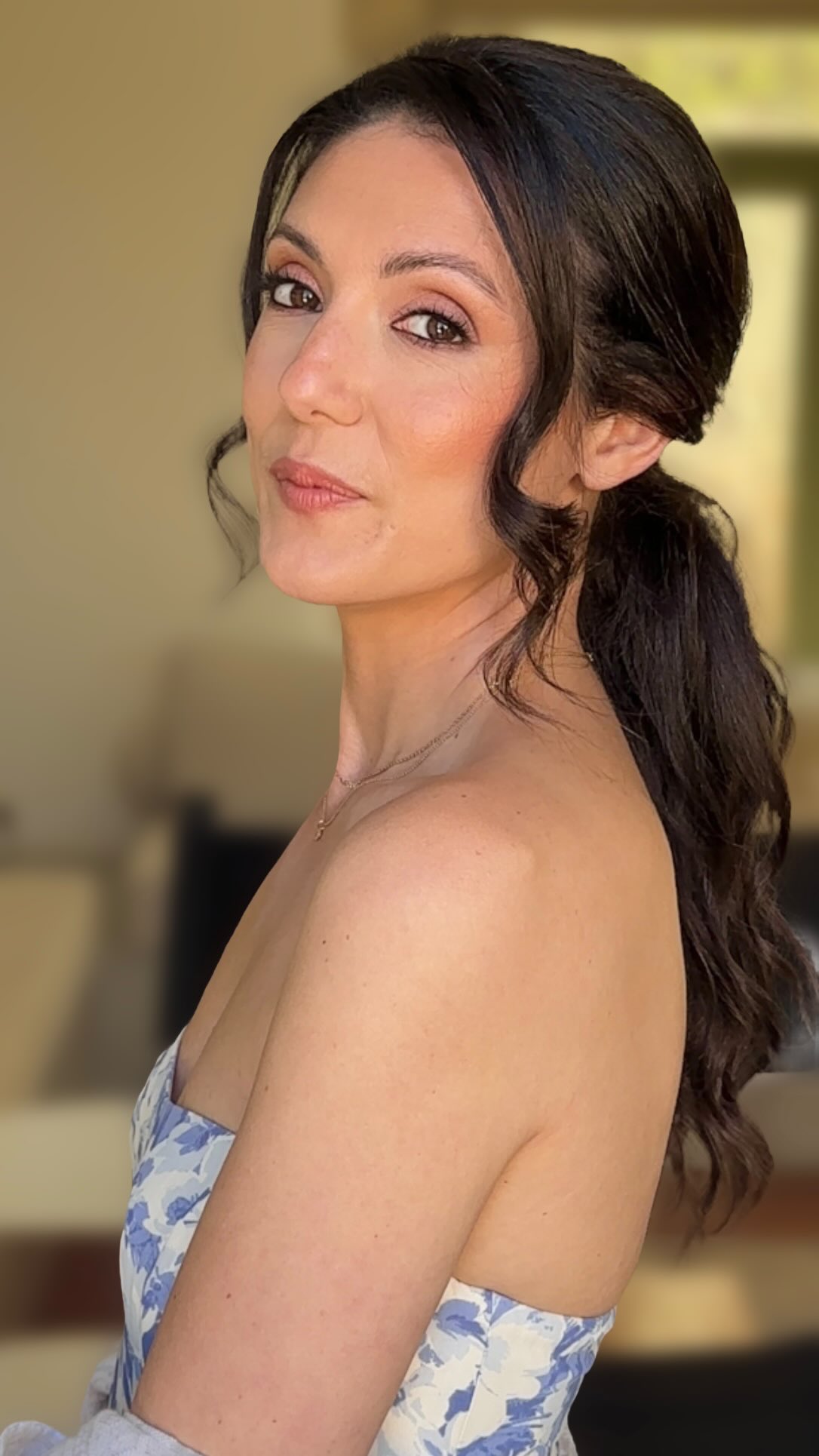 Working on my brides second look for her 2 day wedding event later in the season. She wanted a bit of a sultry look but still feel like herself, not too much more makeup than the wedding day look🤍