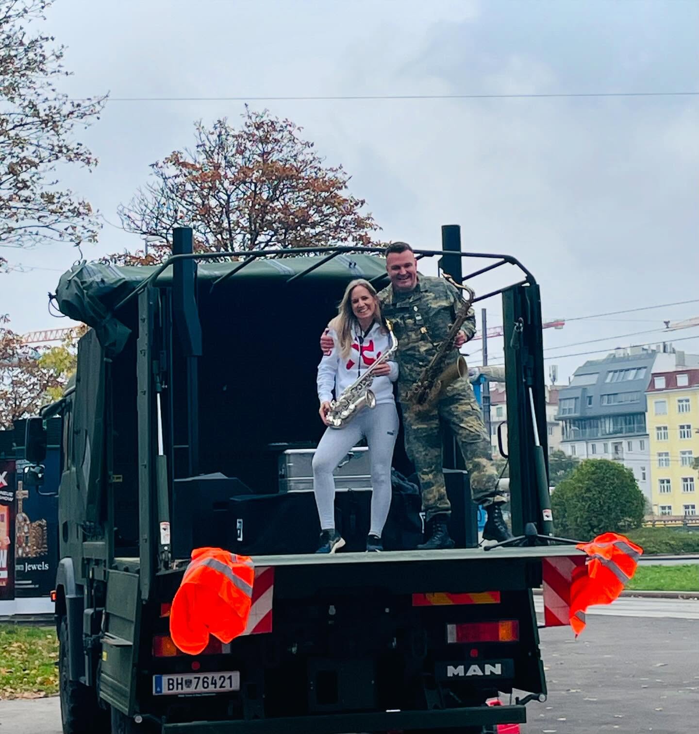 🎷🚛 DJ & Sax on board! Get ready for the party on a truck! Join us for beats, vibes, and unforgettable moments as we take the party on the road! 🎶🇦🇹 #DJParty #ORF #saxgoespop #Bundesheer #WirBewegenÖsterreich #PartyOnWheels #SaxVibes
