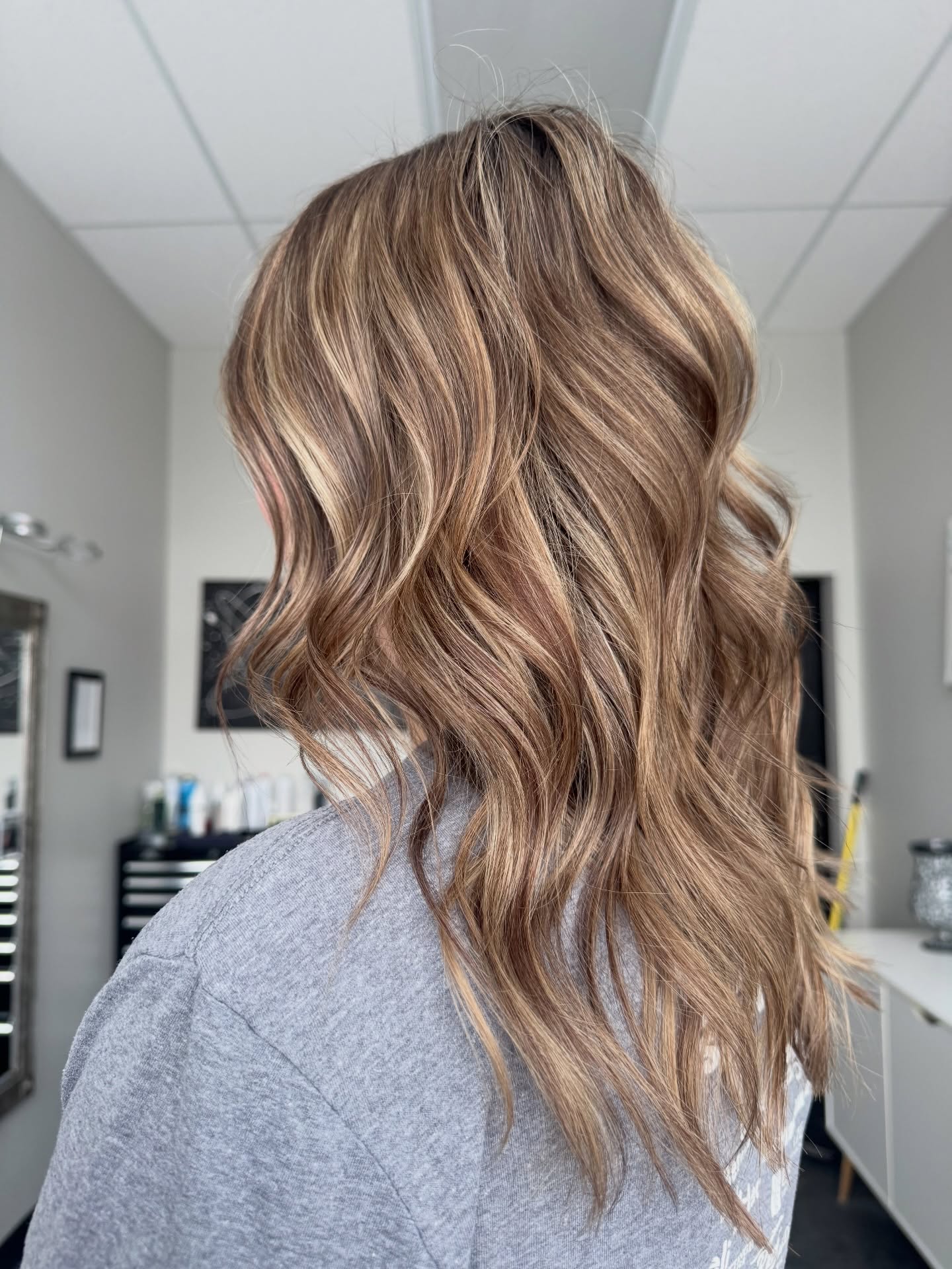 Swipe for the before!
Change can feel scary…
but this is what trusting the process looks like.
Soft, dimensional, effortlessly you 😍
#bismarckhair #bismarckhairdistrict #bismarckhairsalon