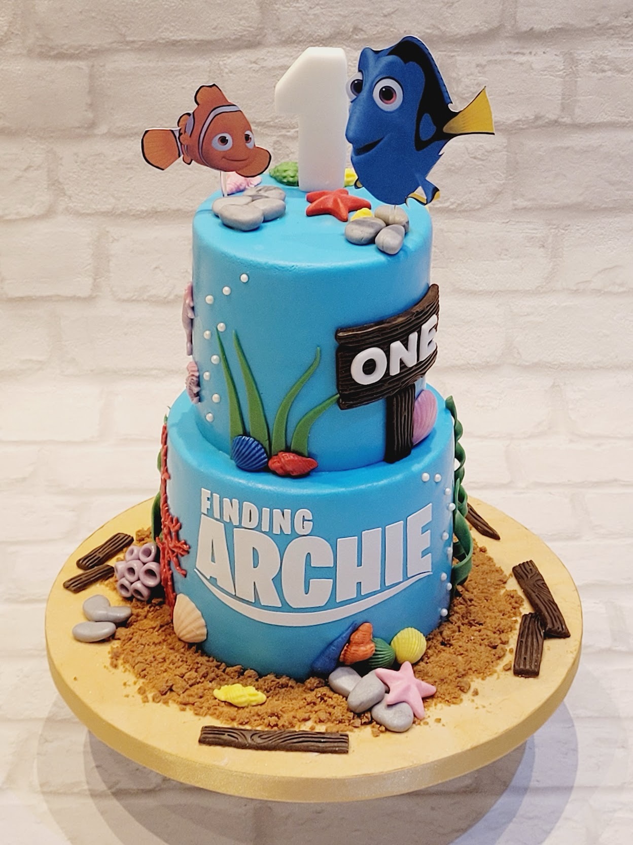 Under the sea magic for a very special first birthday 🐠💙
These adorable Finding Nemo themed cakes are soooo cute. Featuring everyone’s favourites - Nemo and Dory - surrounded by ocean details, sandy textures, and colourful sea life for that perfect underwater vibe 🌊✨
A fun, playful centrepiece designed to make a splash on such a special day 🧡
#findingnemo #FirstBirthdayCake #KidsBirthdayCake #northwalescakes #CelebrationCakes
