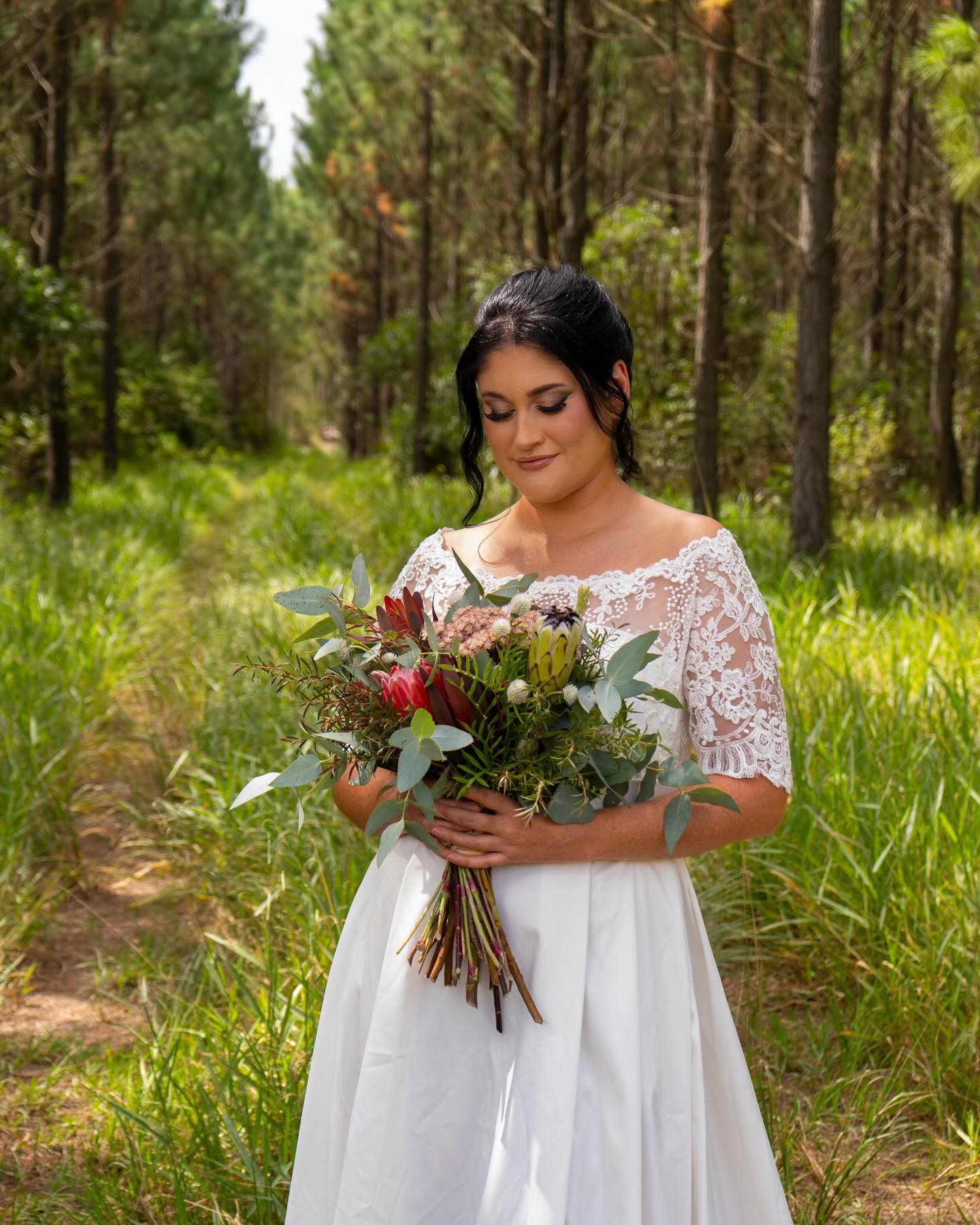 Such a beautiful and fun day working alongside the gorgeous @ashleighjane_official with @kierancollardphotography! We’re always here for a bit of Bridal Glam 🤩
Model: @ashleighjane_official
Photography: @kierancollardphotography
Hair & Makeup: @glowstudiobyvelbella & @velbellaairbrush
#velbellaairbrush #velbellabride #airbrushmakeupartist #velbellaairbrushmakeup #velbellahair