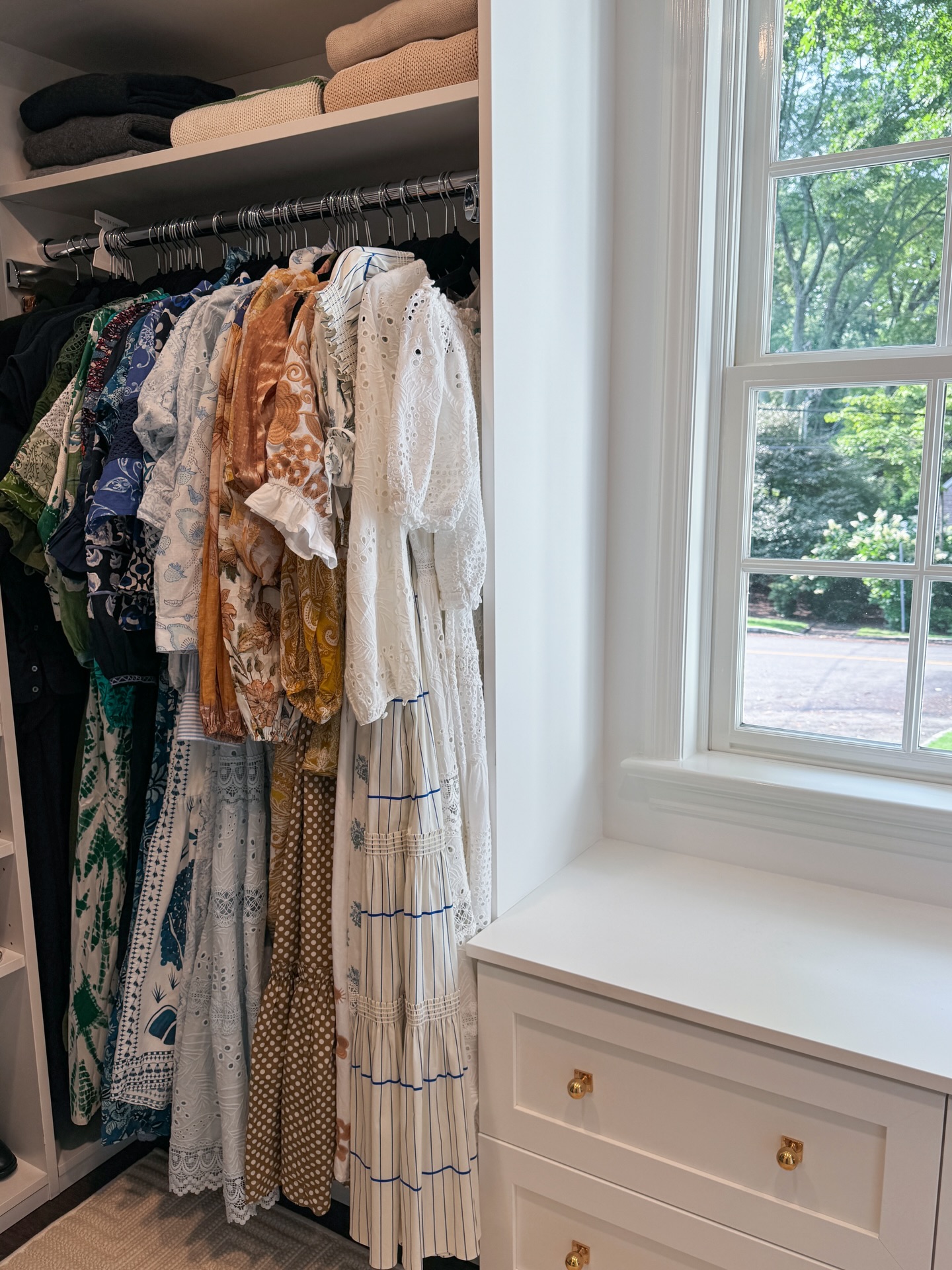 48 hours of spring, now 24 hours of winter… unpredictable weather, very predictable closet.
#closetorganization #closetinspo #fashion #closetgoals