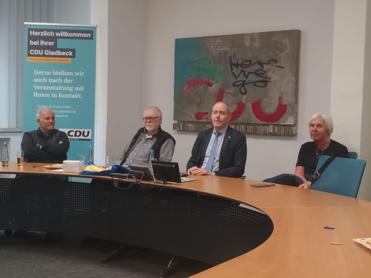 🗓️ Ferienende:
📍 In Kirchhellen warten Tulpen zum Selberpflücken, Spargel und die Aussicht auf das Feuerwehrfest.
In Gladbeck suche ich den Austausch mit Seniorinnen und Senioren und Peter Rademacher.
Und in Bottrop bekomme ich beim Besuch der Kitas wichtige Impulse für die Diskussion zum KiBiz.
Danke an alle, die mir diesen Austausch ermöglichen 😊