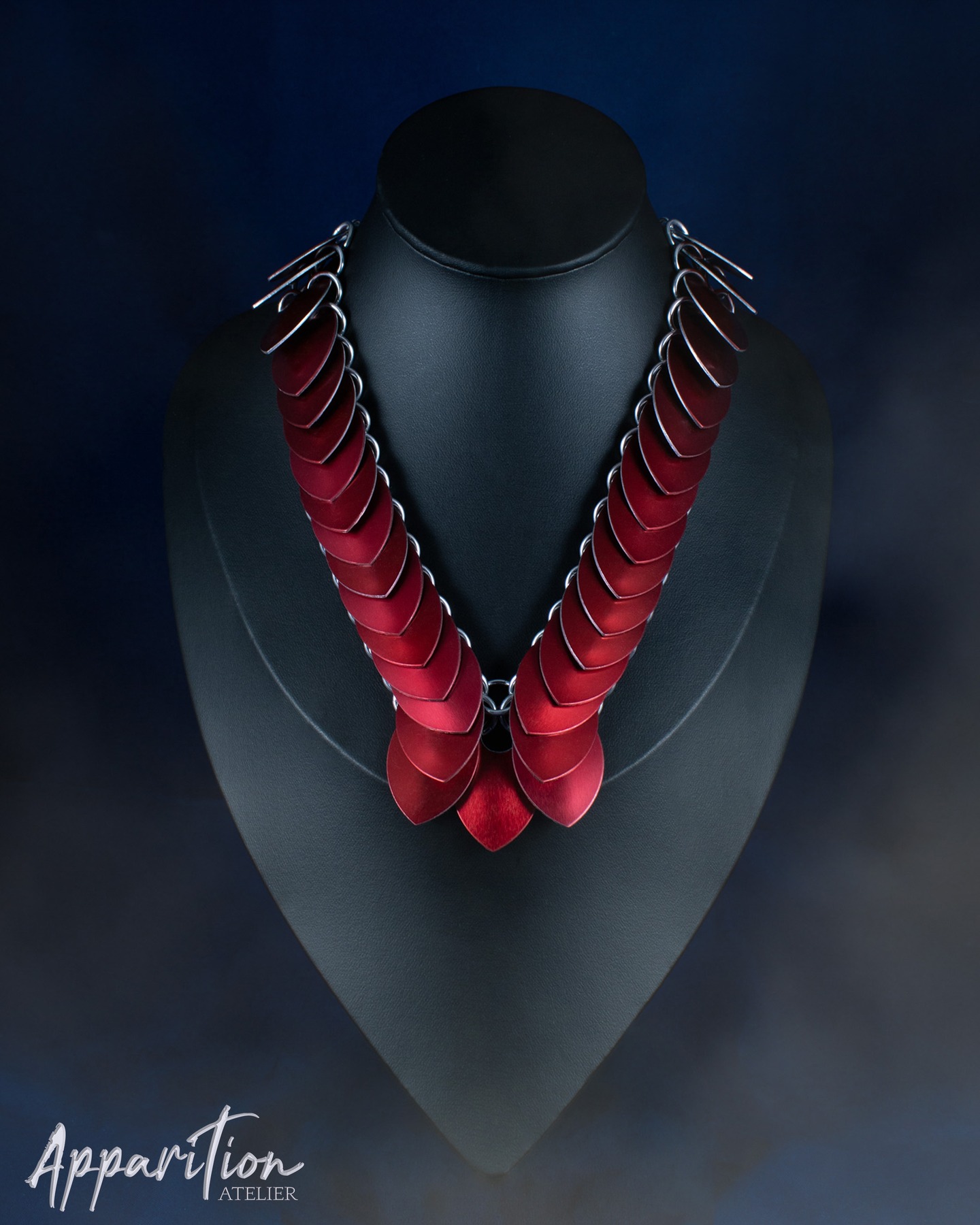 ⚔️ Lavina Scalemaille Necklace - Red
⛓ R450
Available now at www.apparition.co.za
#apparitionatelier #handcrafted #modernmedieval #scalemaille #jewellery