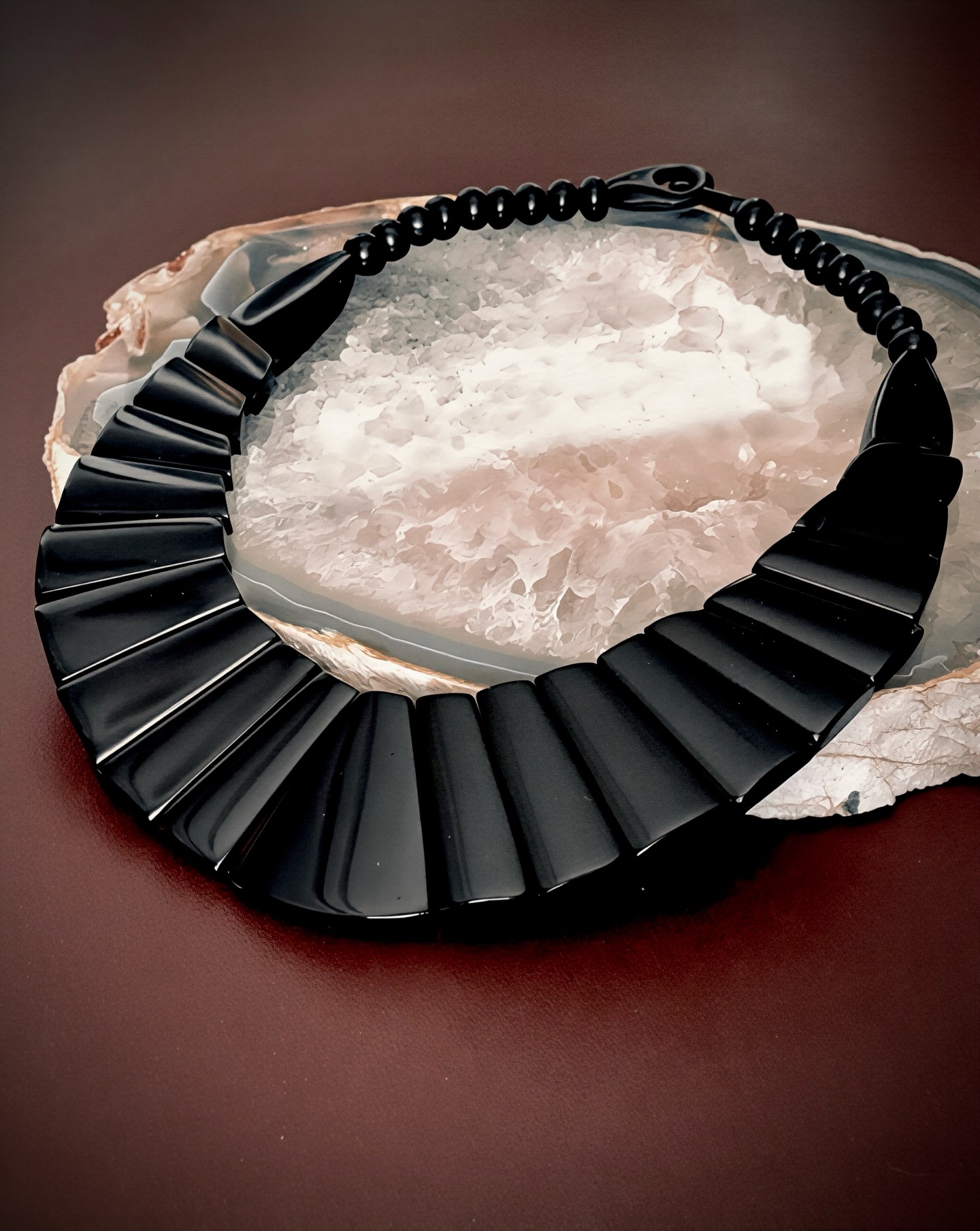 O colar 21 peças é feito de ossos bovinos que seriam descartados e tingido na cor preta com corante do carvão.
Arte que representa moda sustentável e artesanal.
Não perca a chance de ter o seu, acessando a nossa loja virtual.
Aproveite o FRETE GRÁTIS para compra de quaisquer produtos pronta entrega e não esqueça de usar o cupom BEMVINDA10 para desfrutar de desconto na sua primeira compra.
#luxosustentavel
#elegancianatural
#biojoiasexclusivas