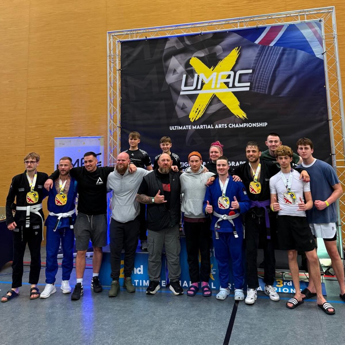 Massive well done to everyone who competed on Saturday at @umac_uk in Milton Keynes. The team showed up, gave it everything on the mats, and brought home some fantastic medals.
To top it off, the gym took 1st place overall in Adult Gi on the day. A huge achievement and a testament to everyone’s hard work and dedication. Proud of the whole team!
🥇 @the_relatable_coach
🥇 @ge0rge_ww
🥇 Vinnie
🥇 @draizedandbruized
🥈 @daniloferrigno21
🥈 @tye_ell1
🥉 @matthewbaileymma
#bjj #brazilianjiujitsu #jiujitsu #baldock #hertfordshire