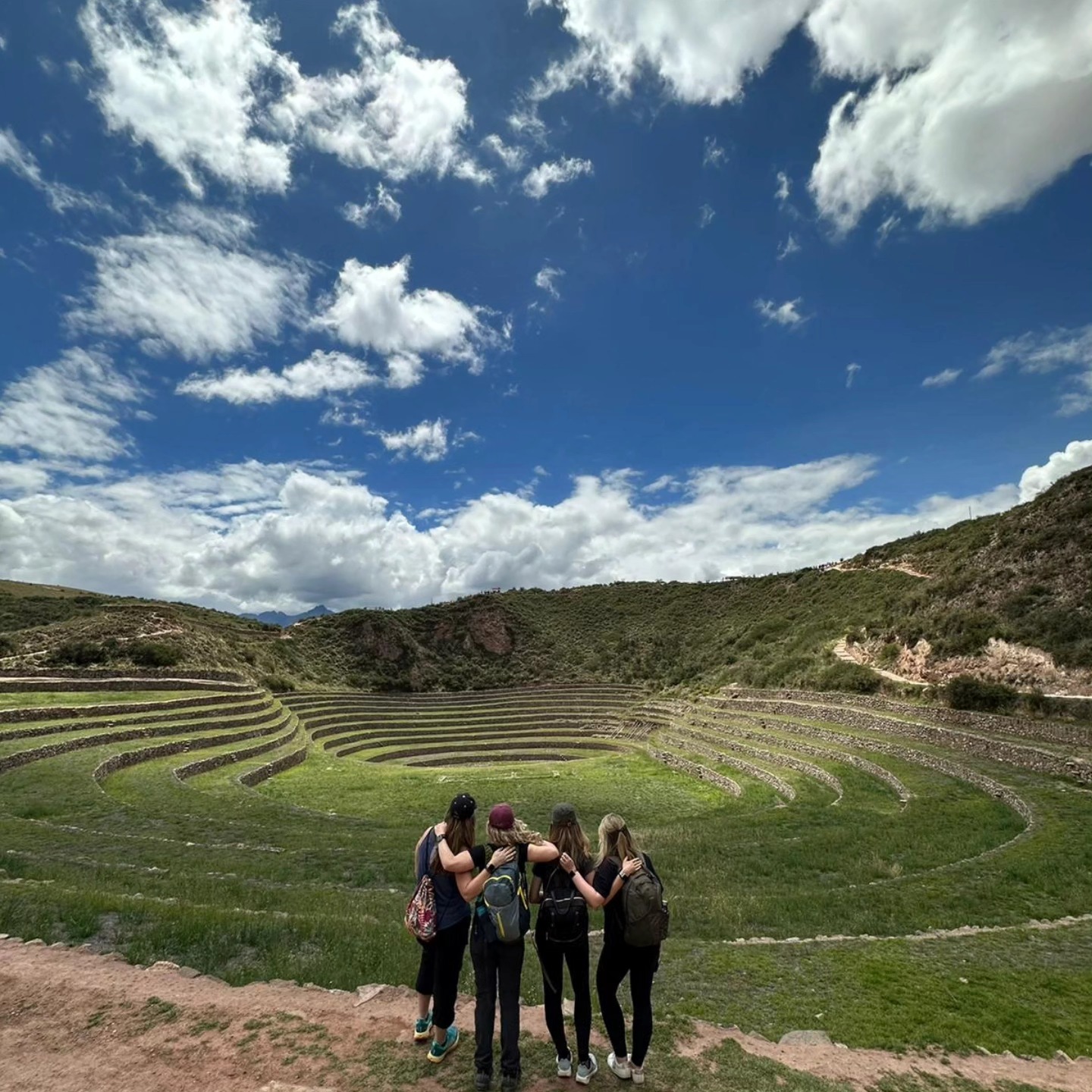 If you're dreaming of faraway places, let Peru be your next escape. Mountains, ruins, colors and cultures that took our breath away (quite literally ๐) - new link in bio!
.
.
.
.
.
#travel #twogirlsgetaway #travelblogger #gltlove #glt #dametraveler #sheisnotlost #travelgirl #peru #machupicchu #visitsouthamerica #rainbowmountain #humantaylake #huacachina #wonderful_places #huntgram #wearetravelgirls