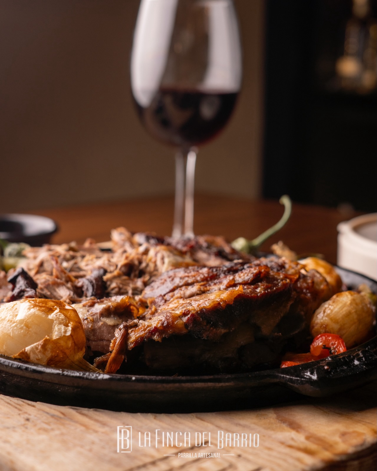 Hay placeres que merecen su propio día…
Miércoles de Borrego, una celebración al sabor, a la tradición y al arte de cocinar con carácter.
En La Finca del Barrio, cada bocado cuenta una historia que simplemente tienes que probar.
Reserva tu mesa:
https://www.lafincadelbarriocol.com/booking-calendar/desayunos-y-cortes-al-fuego
📍 Dos espacios para dejarte cautivar:
* Blvrd Camino Real #549, El Diezmo
* Terrazas San Fernando
📲 312 159 2023
📲 312 133 2206