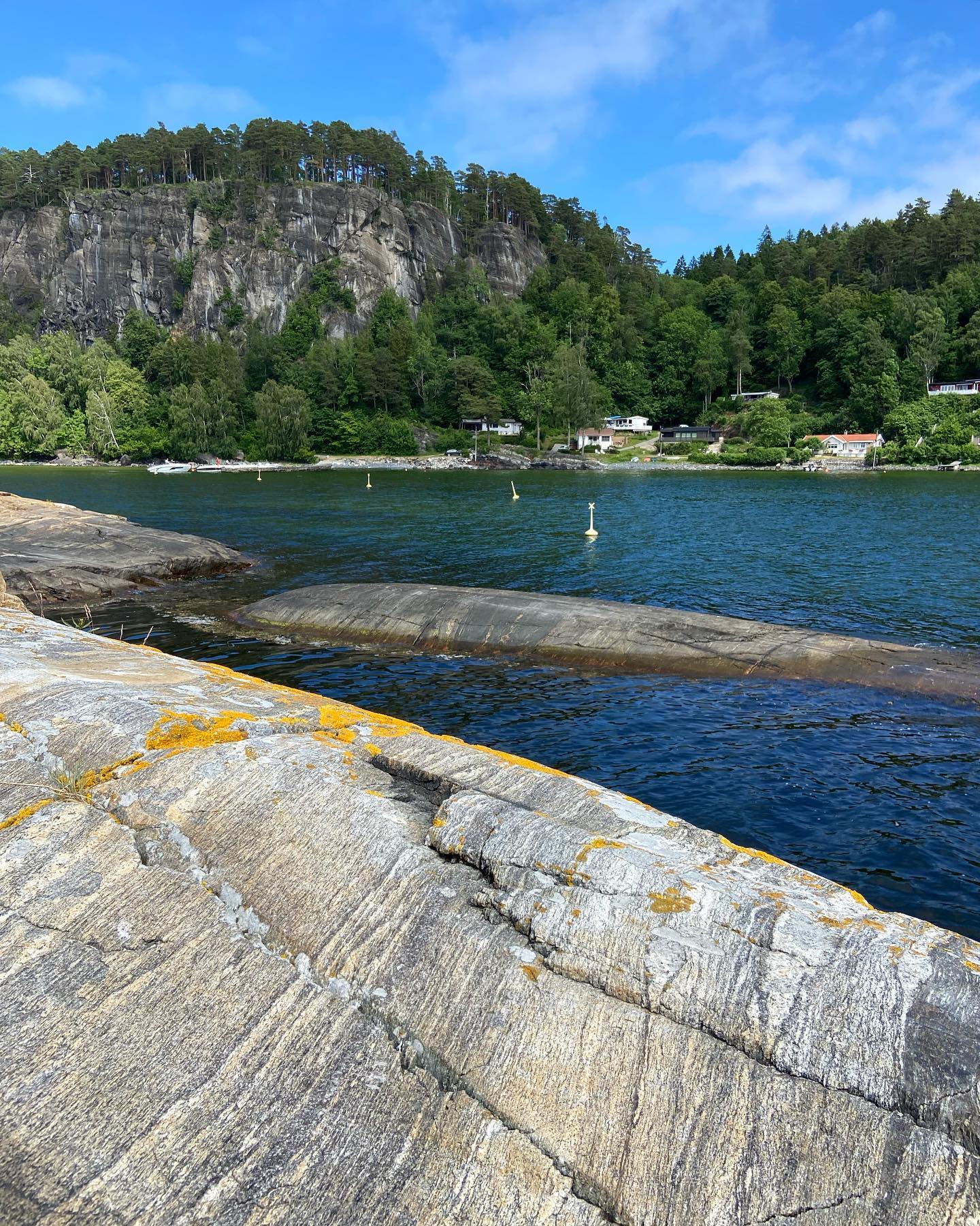 Rognstranda med sin 1500 millioner års historie. ☀️
#unescoglobalgeopark #geopark #unescoinorge #gneis #limestone #norway #telemark #bamble #kyst #coast #visitgrenland #visitbamble #visittelemark #visitnorway #nature #sommer #sjø #beautyfulldestinations #geanorvegicageopark #ut