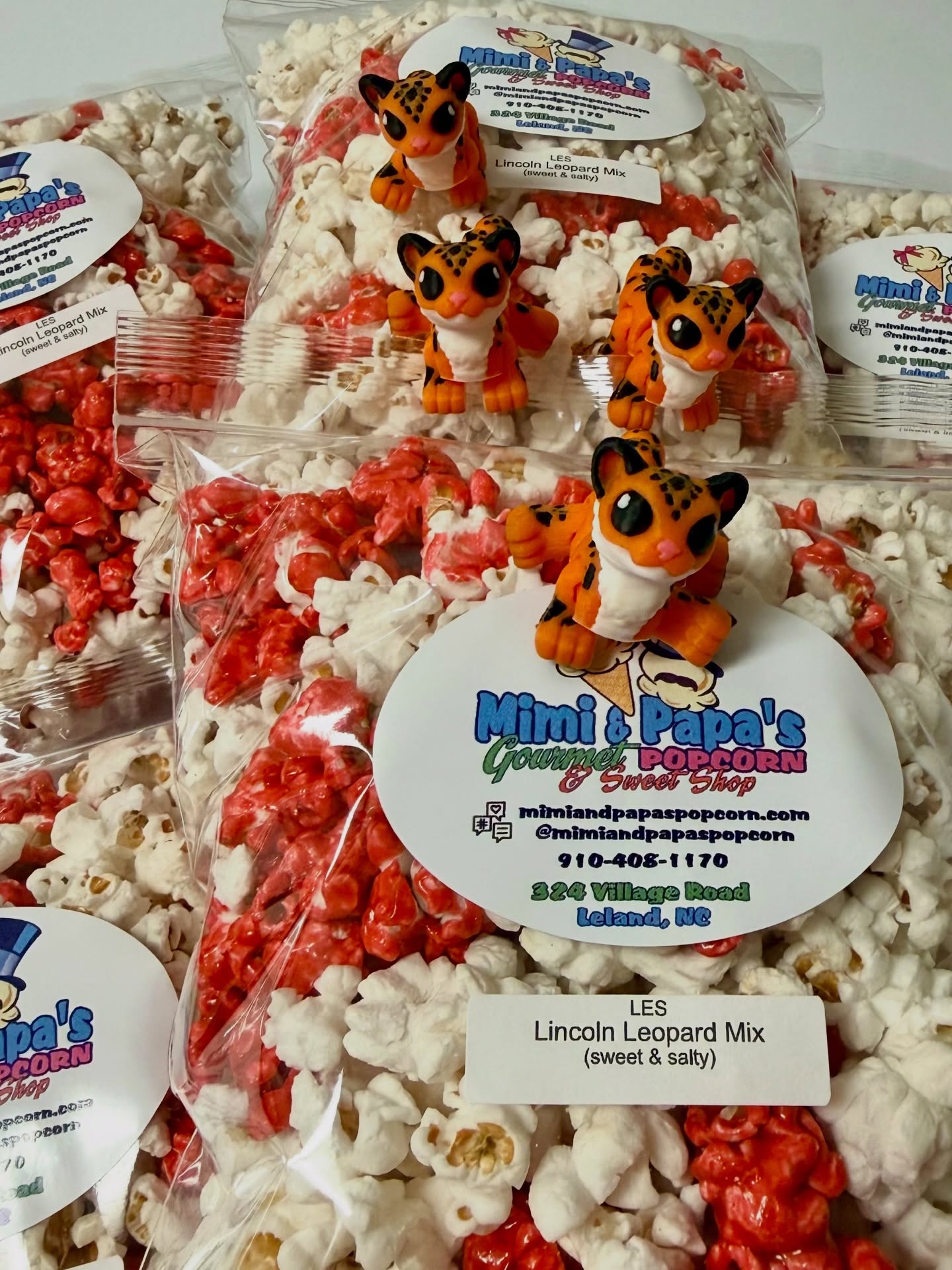 Leopards, we’re ready for you! We have a few 3-D printed mini flexi buddy leopards left so be sure to check those out to show some school spirit, too! 🐆❤️🍿🍦🍫🍩