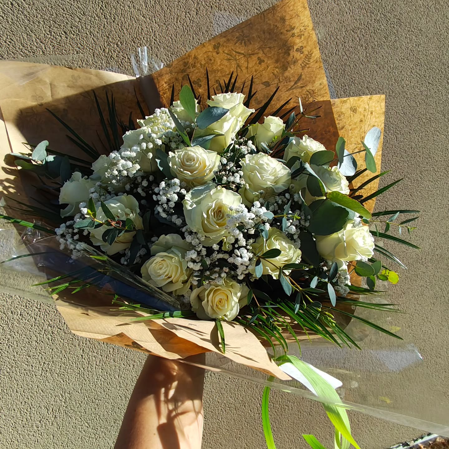 🌺 MAXI BOUQUETS !🌺
Hier c'était la journée des maxi bouquets !!!!!
Des anniversaires dans tous les sens, fêtés avec plein de jolies fleurs ❤️
🚦🚦Nous vous rappelons que ce n'est pas ce week end que nous sommes fermés mais bien le week end prochain, 17-18-19 avril 😉
Les horaires sont classiques pour celui ci !
Si besoin de fleurs, il est possible de réserver 🌷
⚠️Destockage plantes extérieures jeudi prochain avant, justement , notre fermeture de 3jours ! 🩷