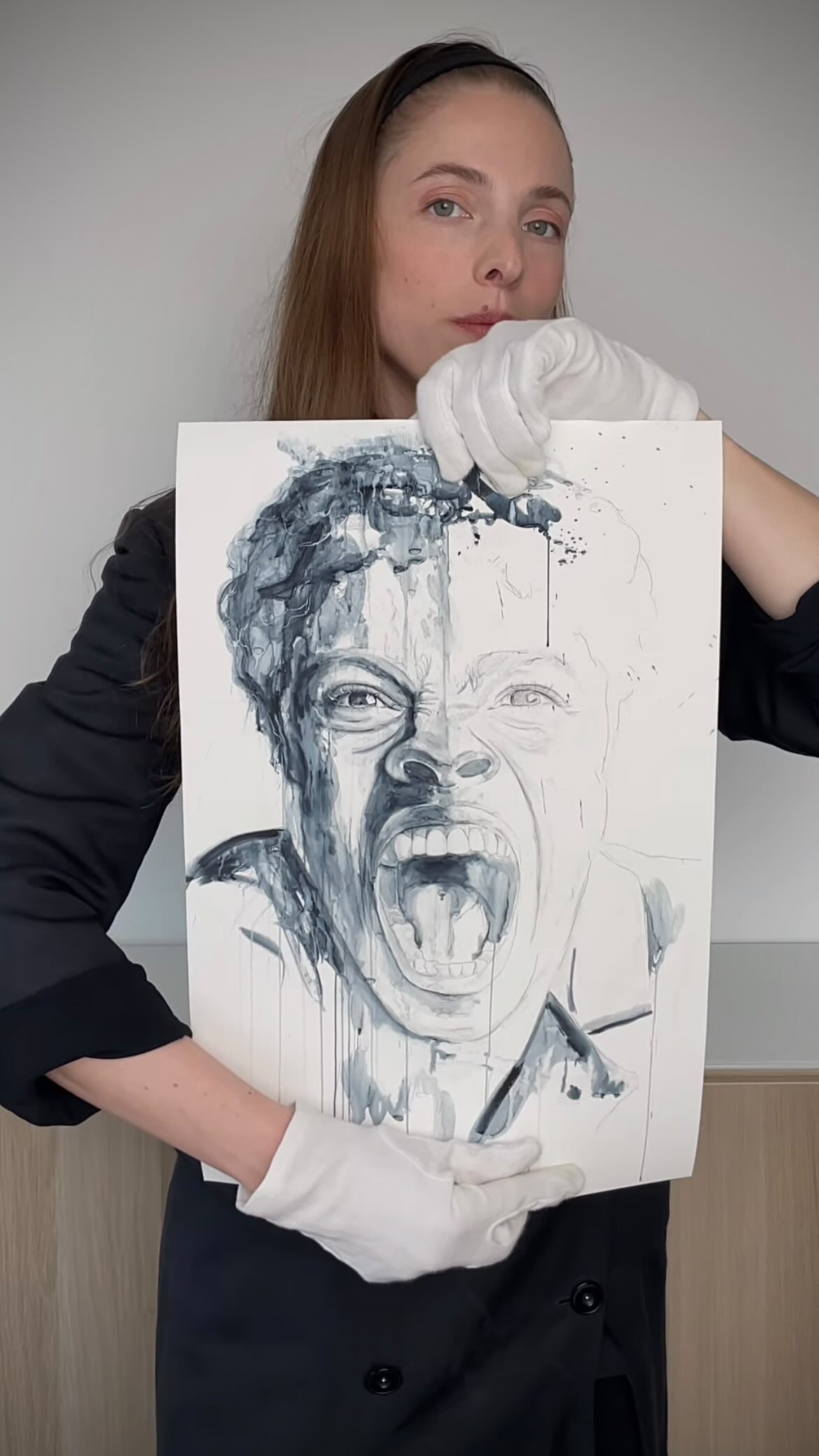 Limitierter Fine-Art-Print „I WUT“ - Viele wollten wissen, auf welchem Papier die Prints entstehen.
Ich habe mich für Hahnemühle Torchon entschieden, weil es der Struktur des originalen Aquarellpapiers am nächsten kommt.
Einige Editionen sind noch verfügbar. Link in der Bio. #zeitgenössischekunst
#malerei
#fineartprint
#kunstprint
#atelierleben