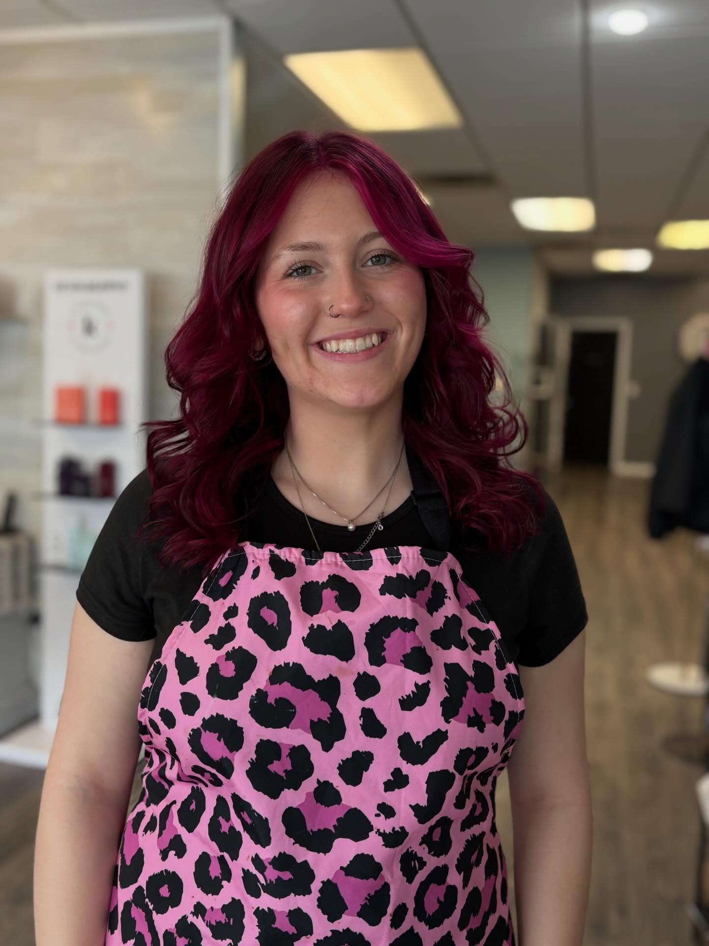 Get to know your stylist ✨
Meet Daryn ✨
Outside of the salon, what do you enjoy doing?
• taking my dog Rhys for a walk 🐕
• shopping (always 😅)
• trying fun drinks & new foods
• listening to music
• spending time with friends & family
What is your favorite service to provide in the salon?
I absolutely love doing highlights—whether it’s lived-in blonding or full transformations—as well as any color service. There’s nothing better than seeing that final result and watching my clients leave feeling refreshed and confident 🤍
What is your favorite Kevin Murphy product?
BEDROOM.HAIR ✨
It gives the perfect texture and hold without making your hair feel stiff or dry—and it smells amazing too!
#hairstylist #hairsalon #meetyourstylist #blonding #balayage hairgoals