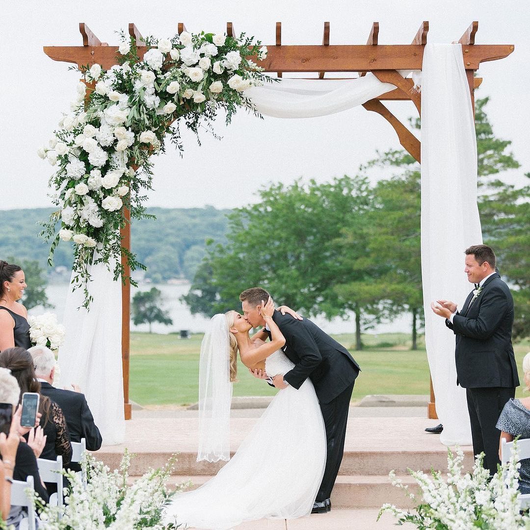 A simple black and white color palette is stunning, Jenny + Brian’s wedding is living proof! 🖤🤍
Planning | @graceful_events_weddings
Lead | @sarasekeres
Venue | @genevanationalresort
Photo | @kristina.lorraine
Floral@| @lilypotsevents
Cake | @poppycakeslg
Glam | @jillian.niemann
Band | @bluewaterkingsband
Video | @onefinedayproductions
Favors | @kilwinslakegeneva
#DestinationGN #lakehenevaweddings #wiscowedding #golfclubwedding #destinationwedding