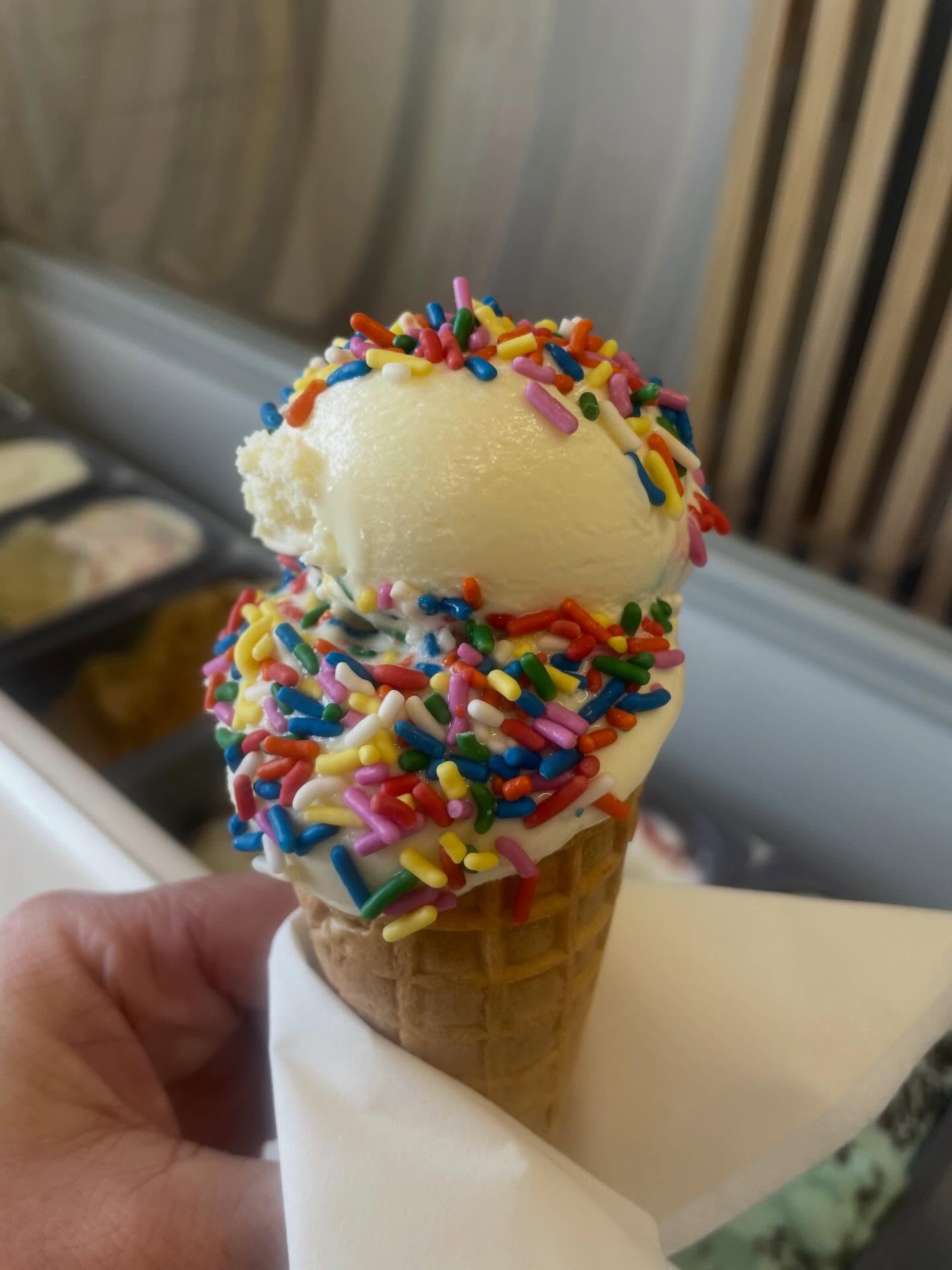 ICE CREAM 🍦
Each week, we’re placing our orders with @ravenglasshandmadeicecream … have you got a favourite you’d like to see??!
Our ice cream flavours currently include our favourite staples:
- French Vanilla
- Honecomb Crunch
- Mint Choc Chip
- Belgian Chocolate
- Strawberries & Cream
We can then go mad with a few crazy (or indulgent!) flavours … the last few weeks we have had seasonal, so Mini Egg, Malt-Easter & Creme Egg which have flown out!
This week you’ll find “classics”
- Rum & Raisin
- Bubblegum
Along with …
- Hot Cross Bun & Marmalade
- Elderberry Ripple
If you’ve not tried them, be quick as we are down to the last pans of seasons flavours 😋😋