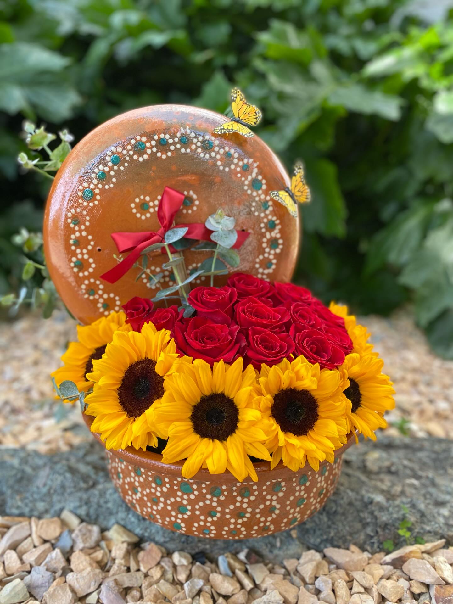 Cazuela de girasoles y rosas para mama 🌻🌹
#fyp #diadelasmadres #mothersdaygifts