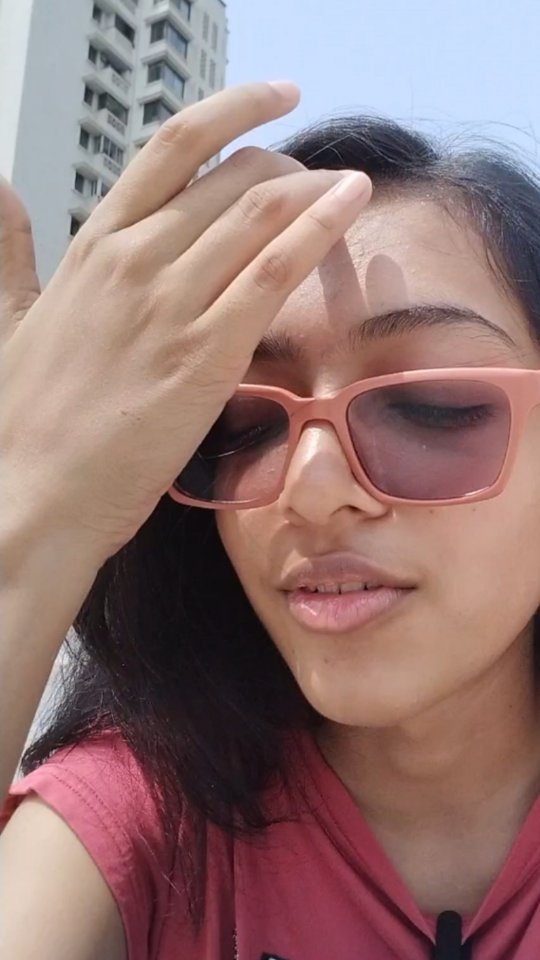 Eid ka chaand nikala hai, dekh lo guys.... It's a funny haha reel🧐🙃